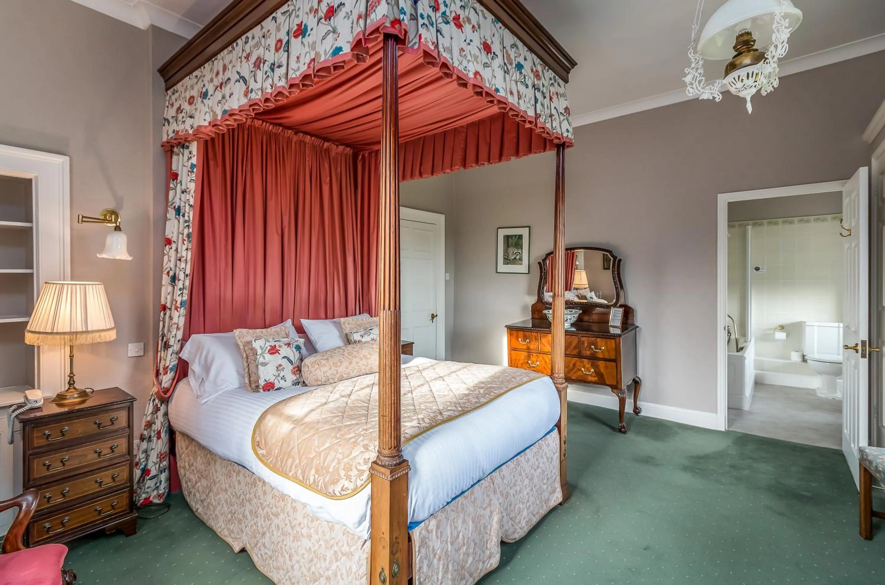 The Lynch Country House