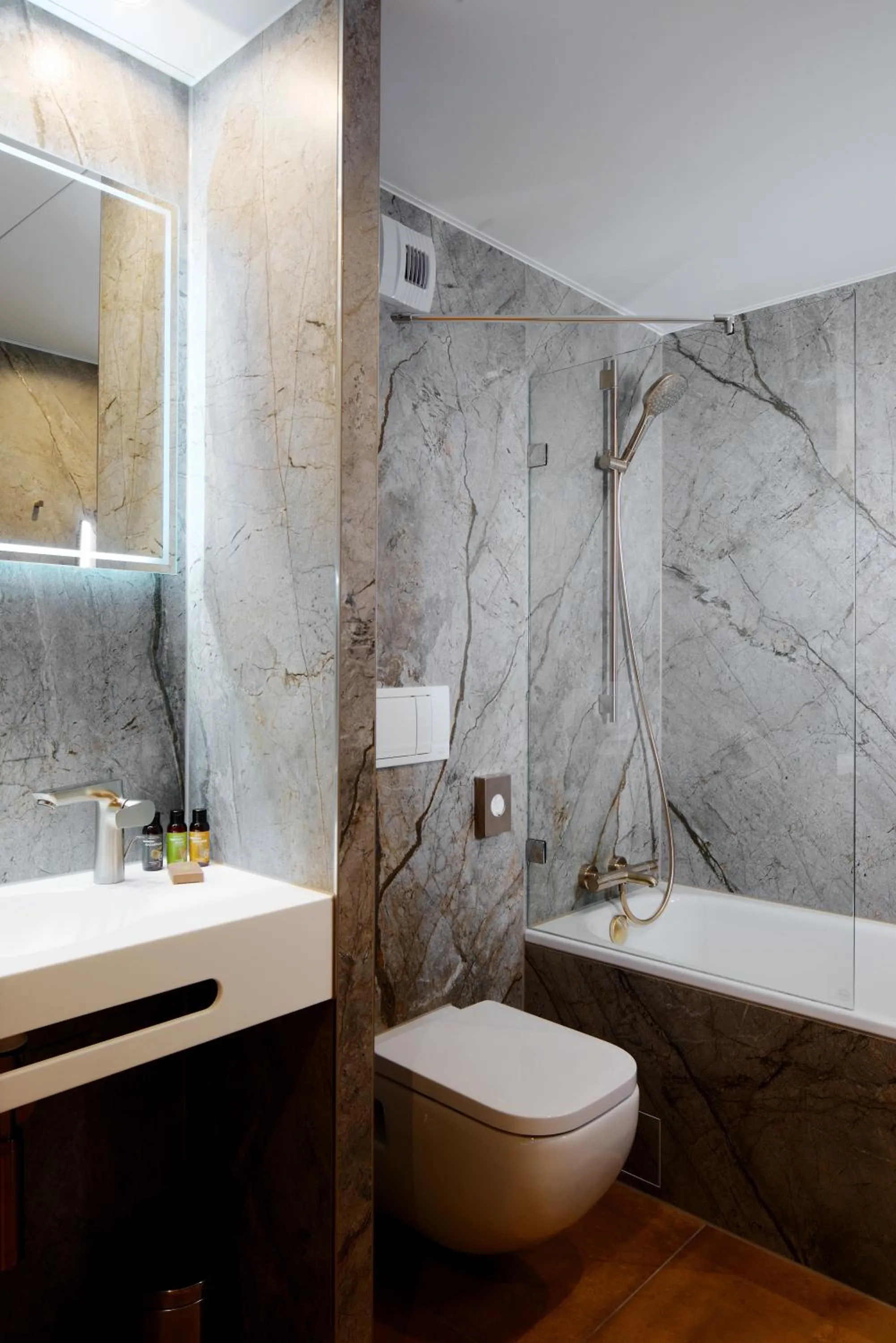 Bathroom in Bio-Seehotel Zeulenroda