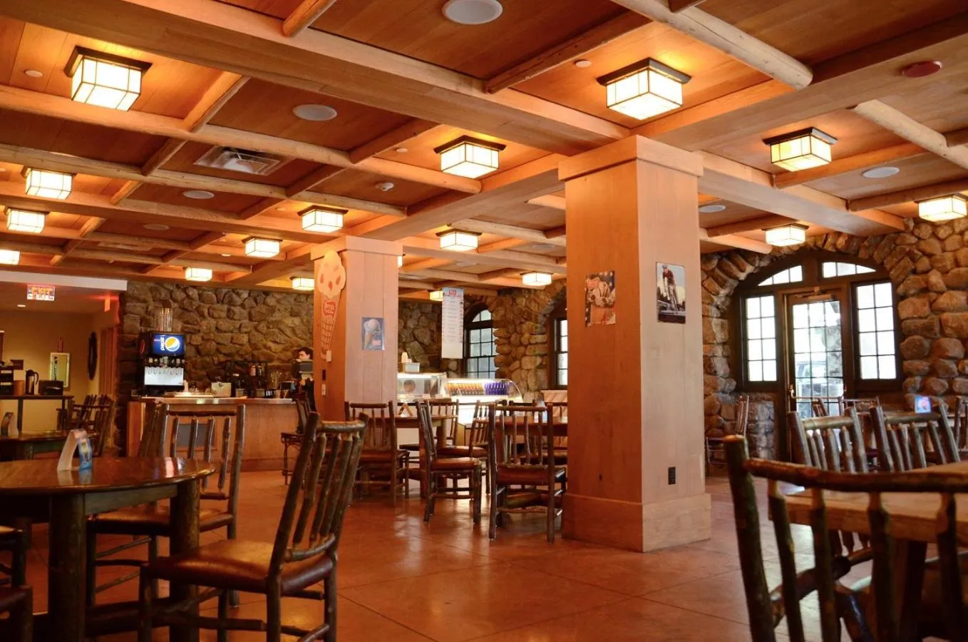 Restaurant/places to eat in Overlook Lodge and Stone Cottages at Bear Mountain
