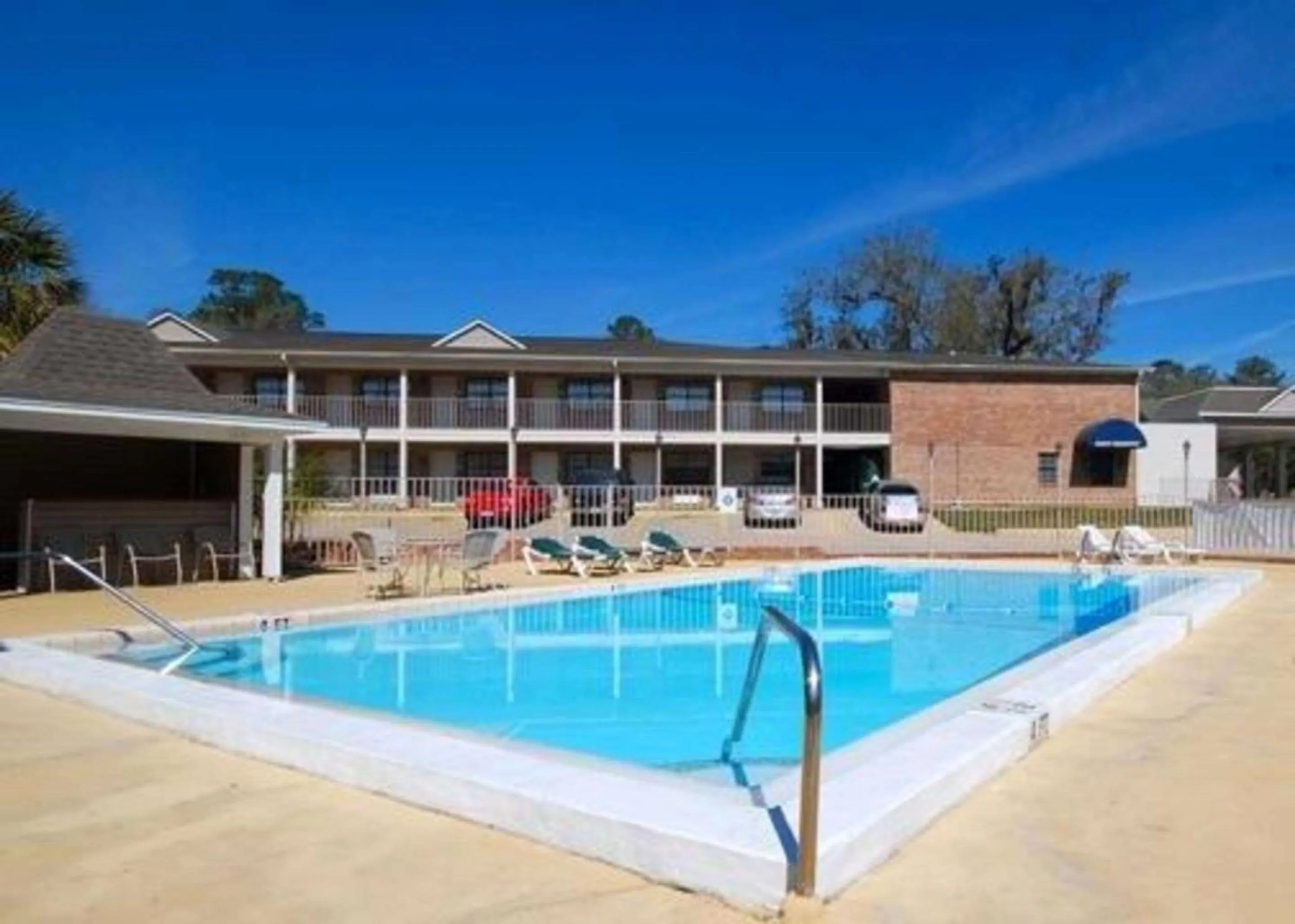 Swimming pool in Suburban Studios Tallahassee near University