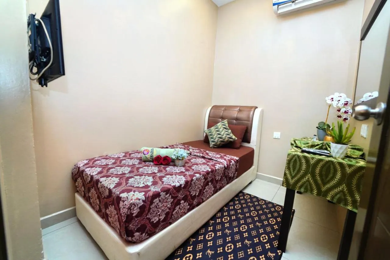 Bed in Ghazrin's Classic Hotel JB