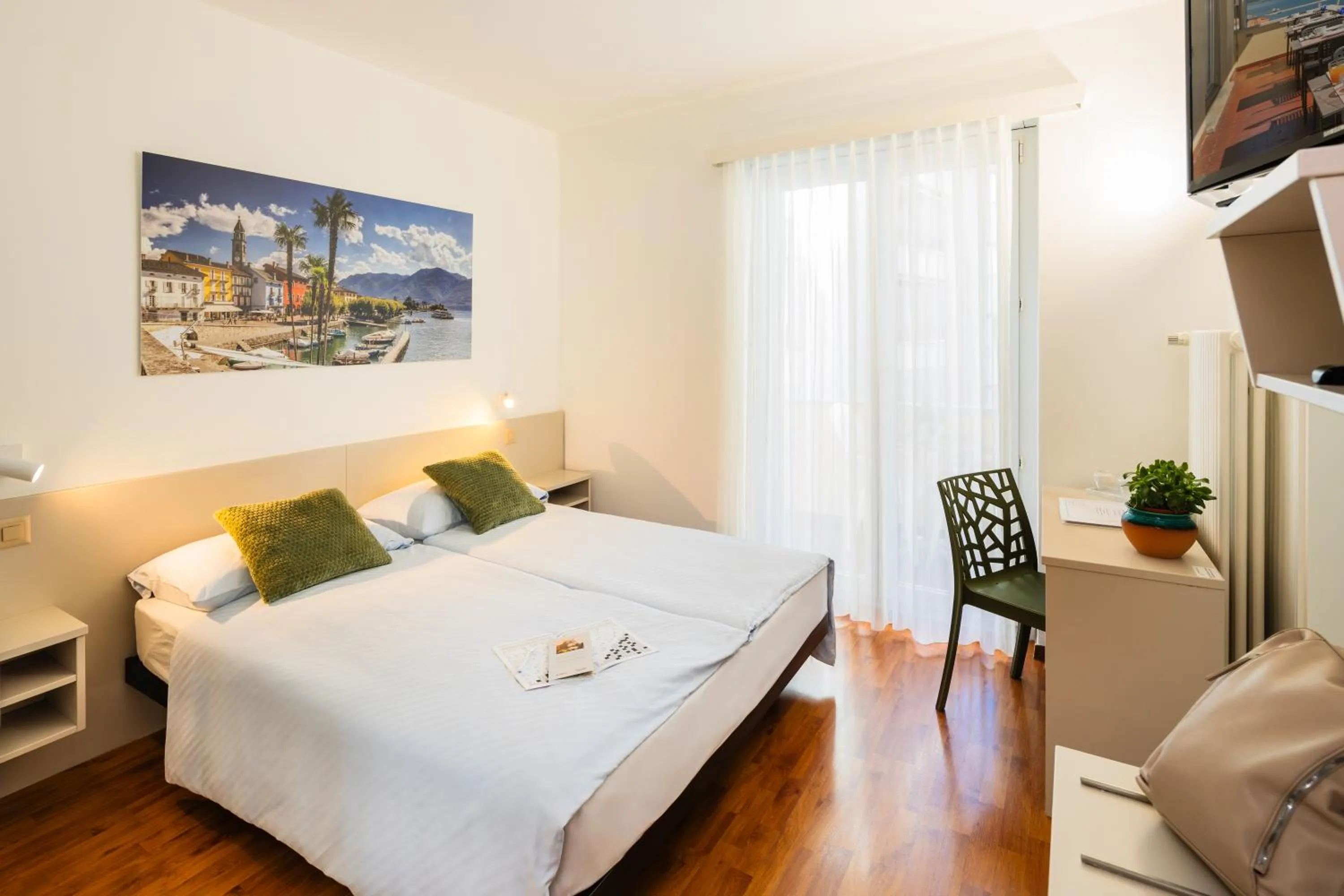 Bedroom, Bed in Hotel Rondinella Locarno