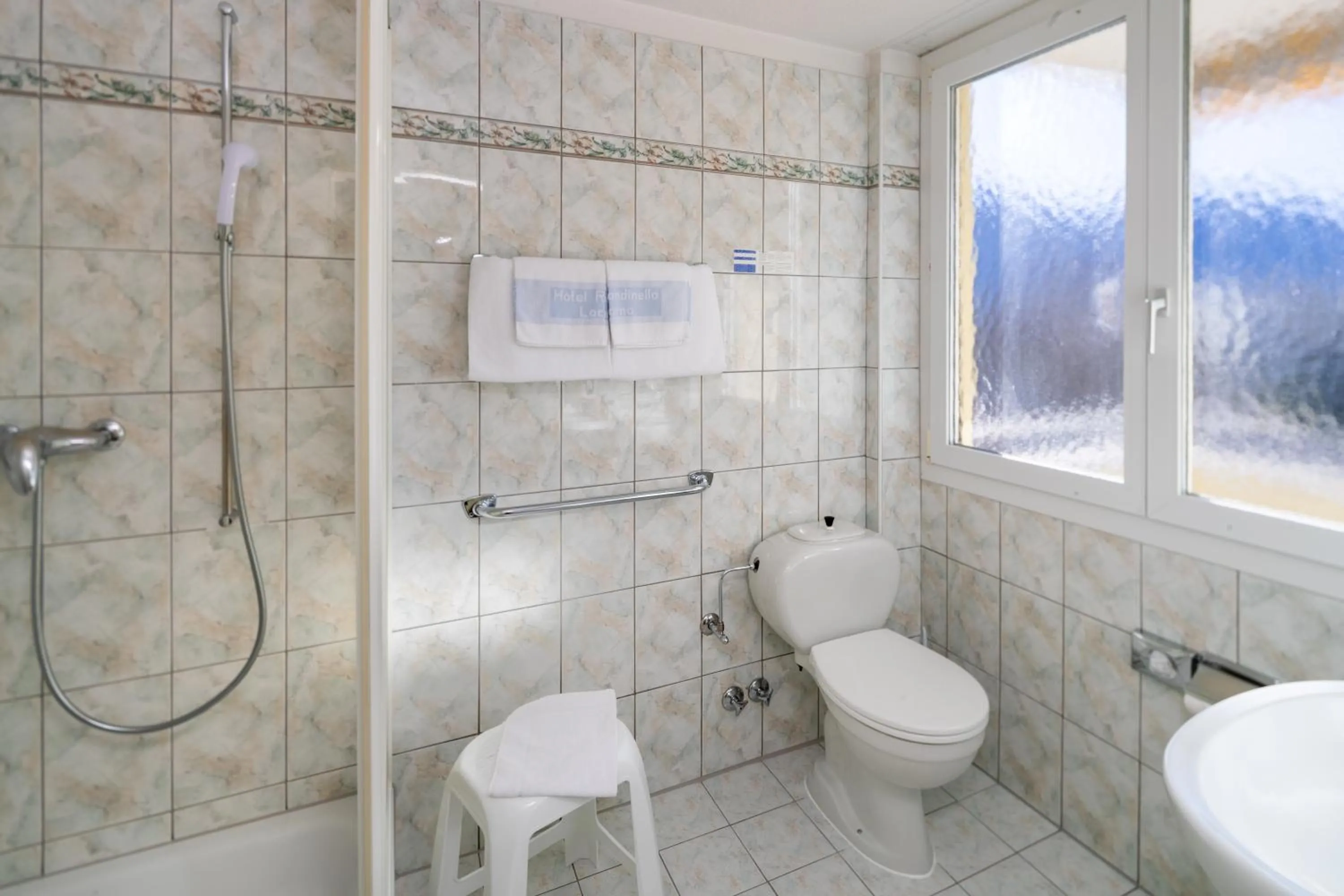 Bathroom in Hotel Rondinella Locarno