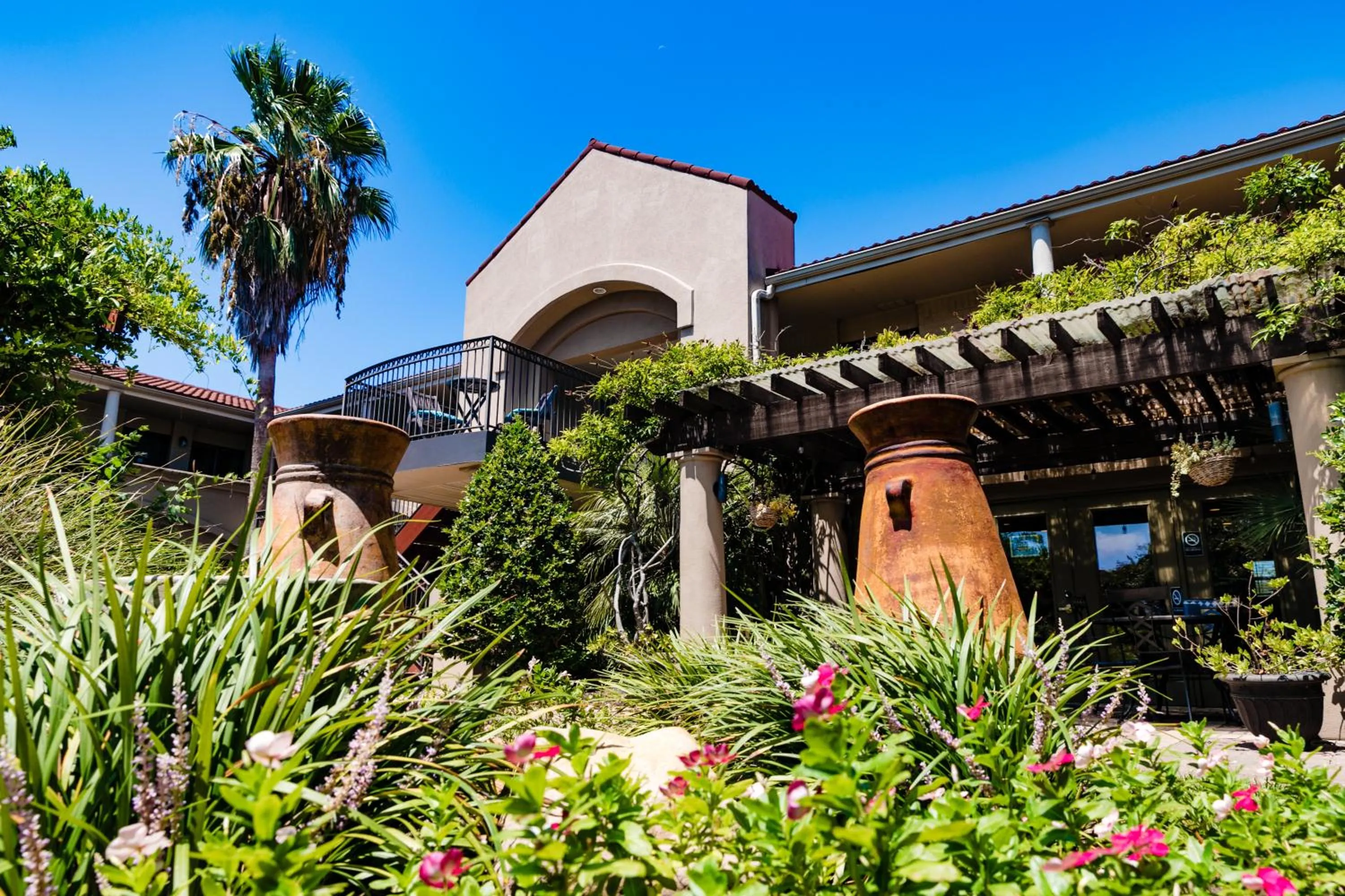 Property building in Vineyard Court Designer Suites Hotel