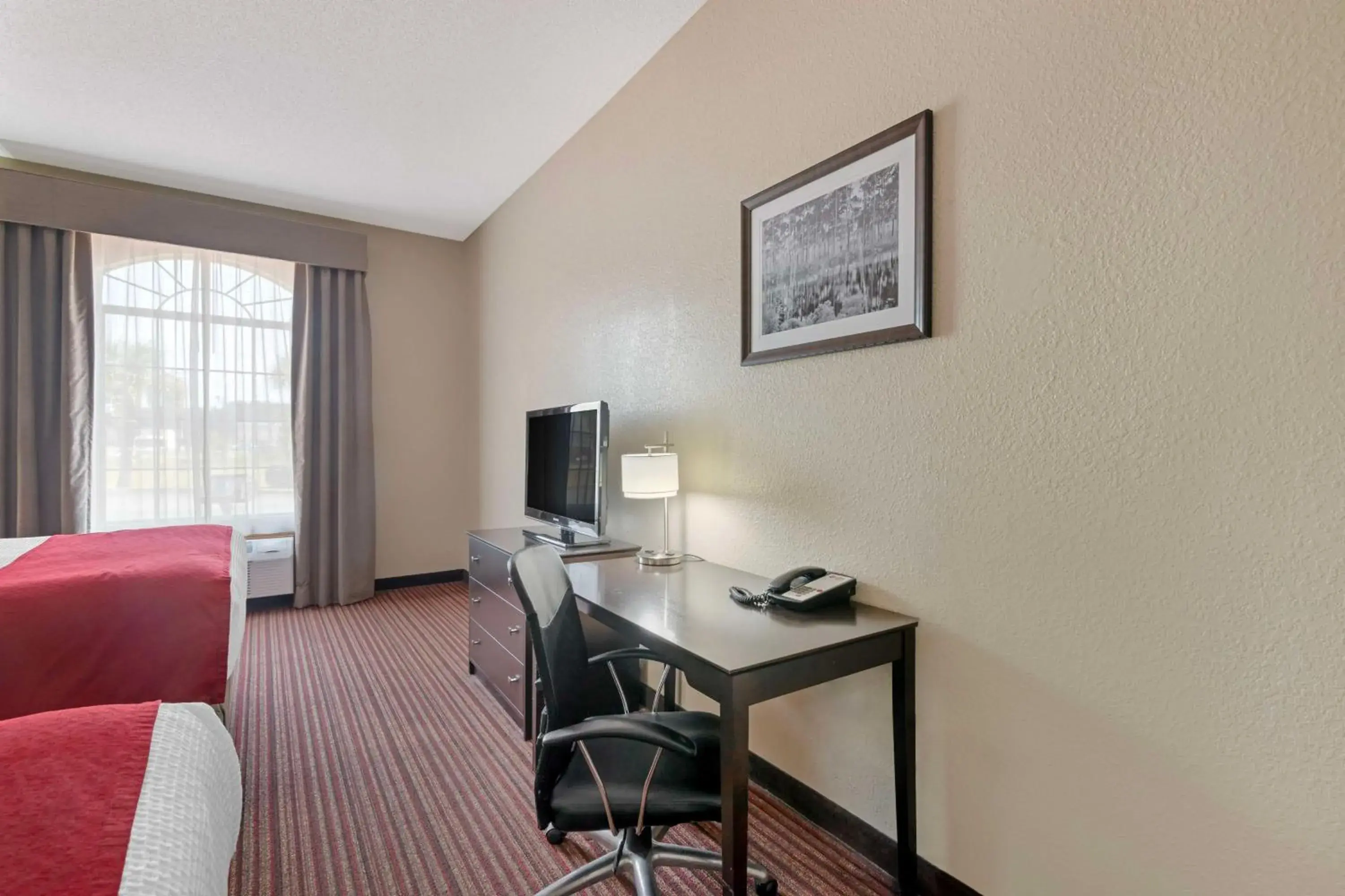 Queen Room with Two Queen Beds - Disability Access/Bath Tub in Best Western Plus Bradbury Inn and Suites Queen Room with Two Queen Beds - Disability Access/Bath Tub in Best Western Plus Bradbury Inn and Suites