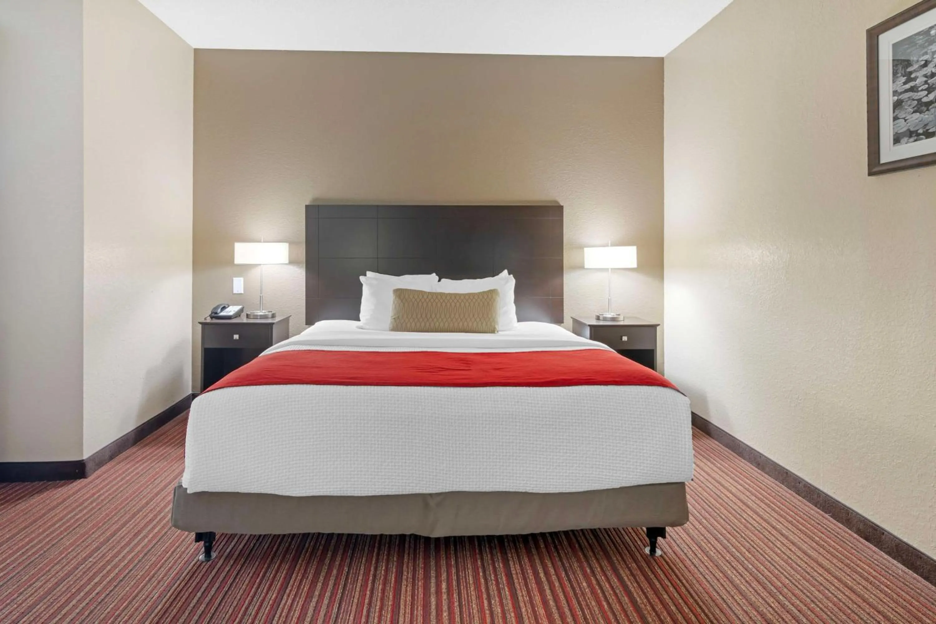 Bedroom, Bed in Best Western Plus Bradbury Inn and Suites