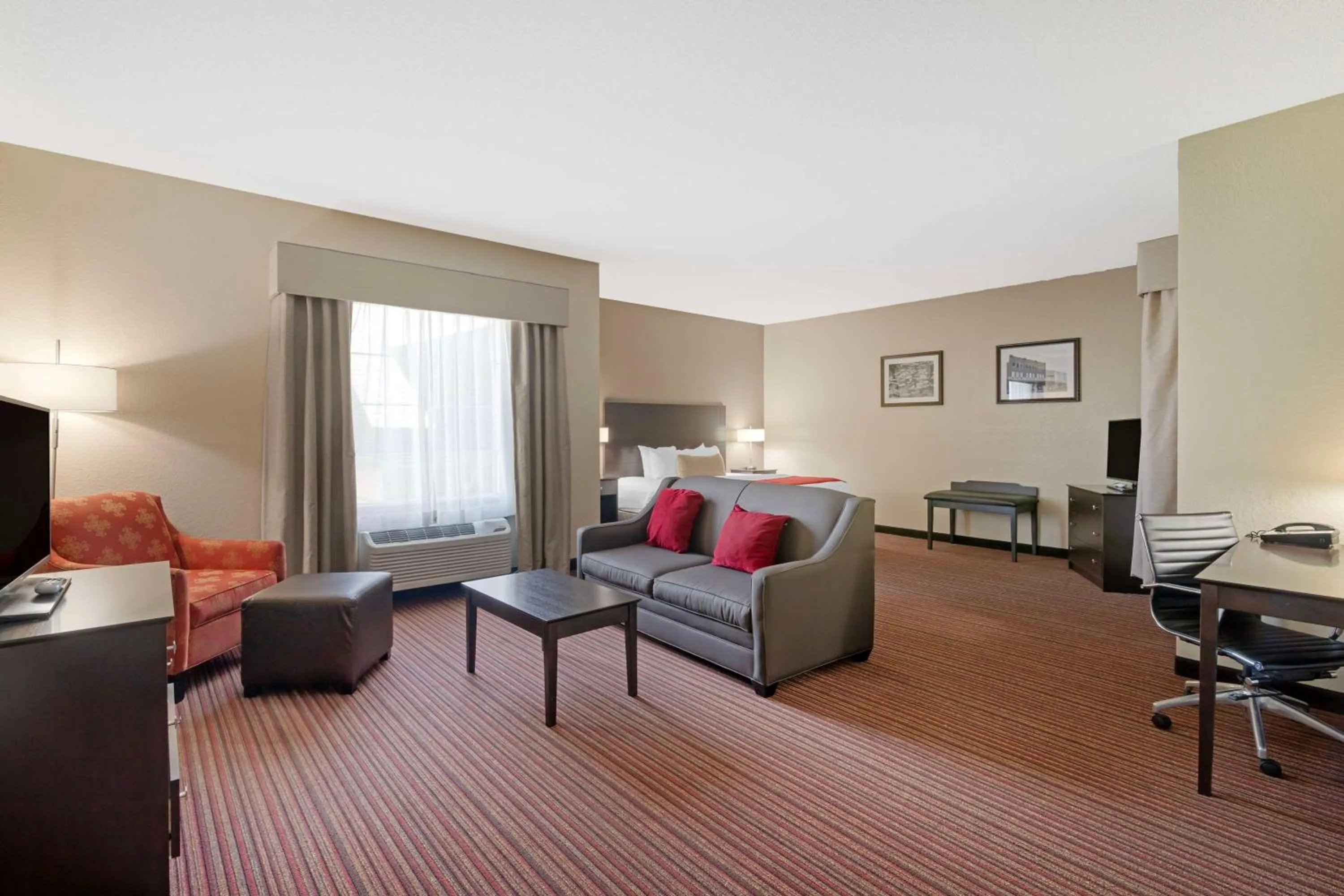 Bedroom in Best Western Plus Bradbury Inn and Suites