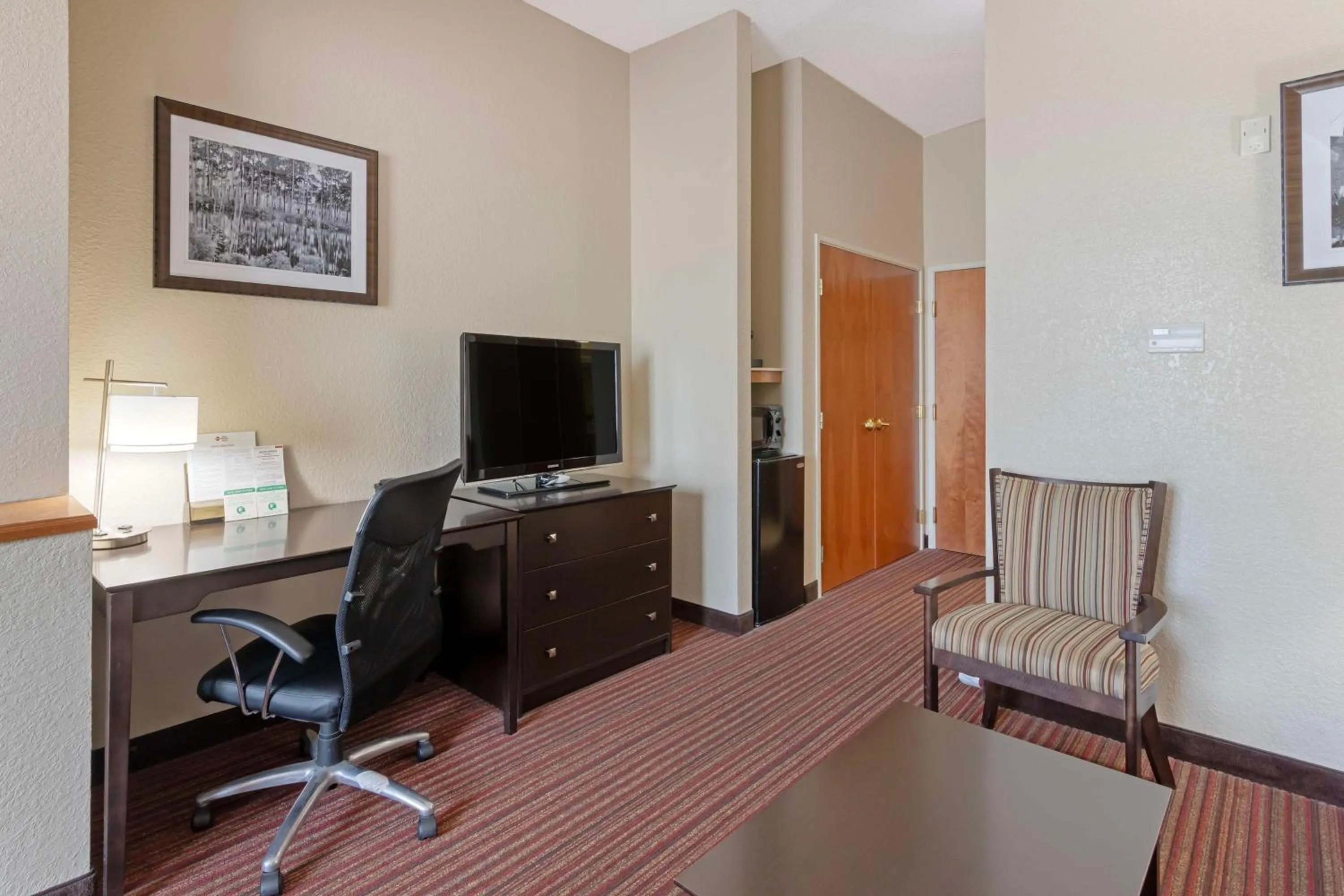 Bedroom in Best Western Plus Bradbury Inn and Suites