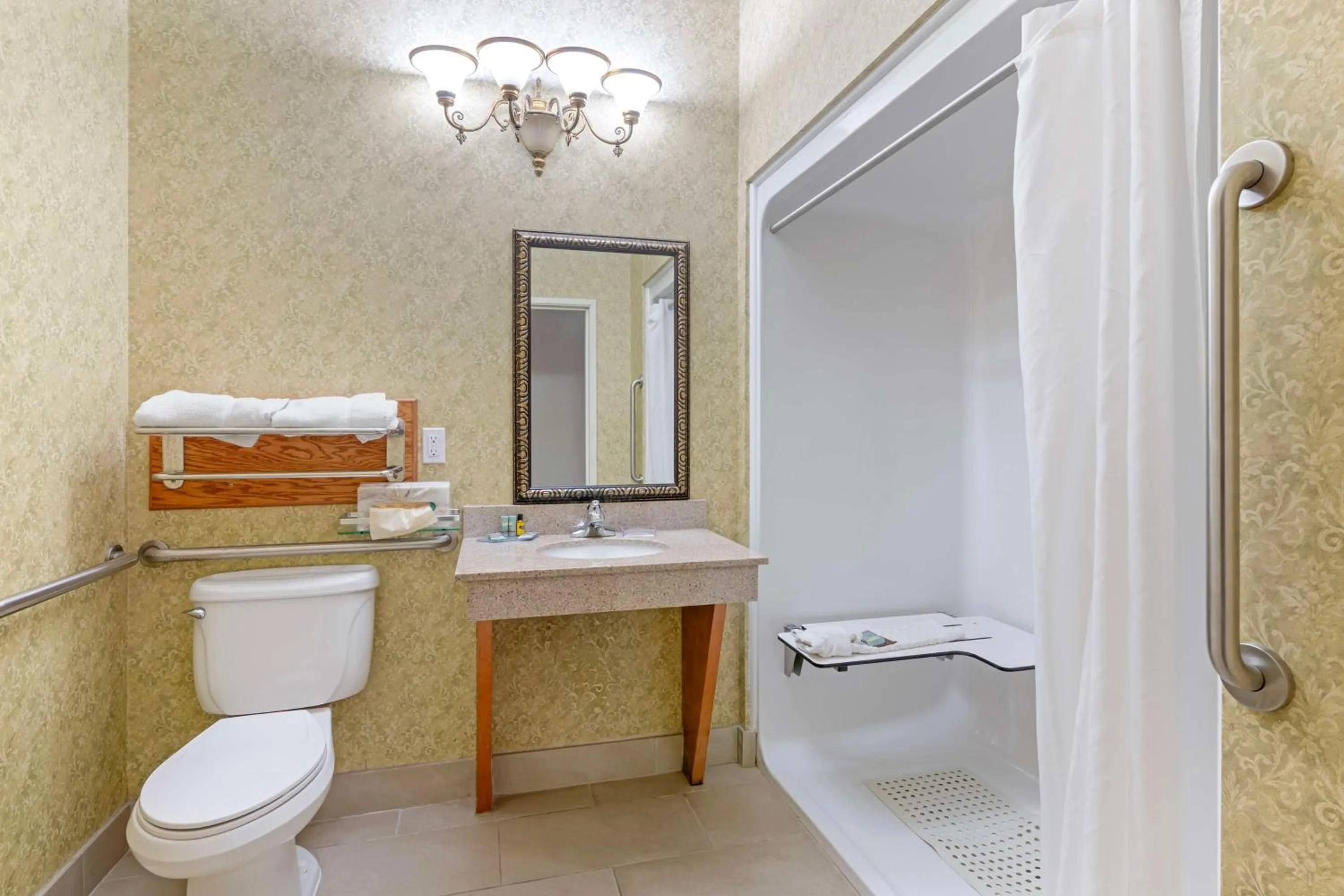 Bathroom in Best Western Plus Bradbury Inn and Suites