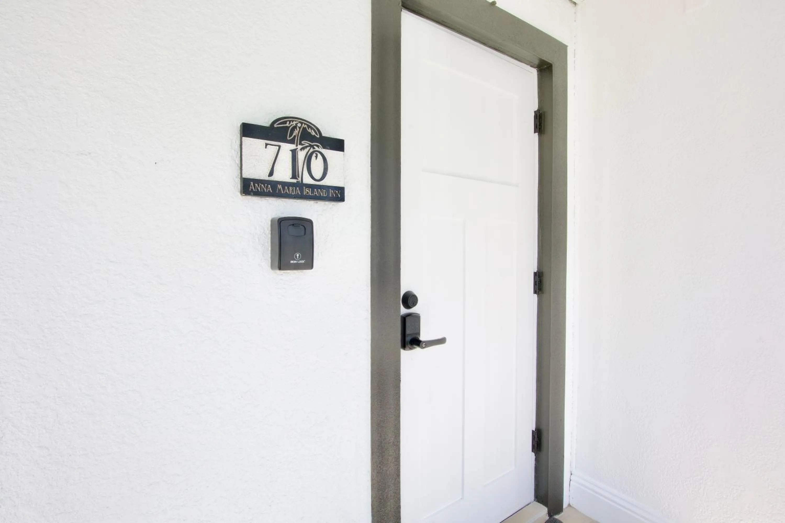 Property building in Haley's at Anna Maria Island Inn