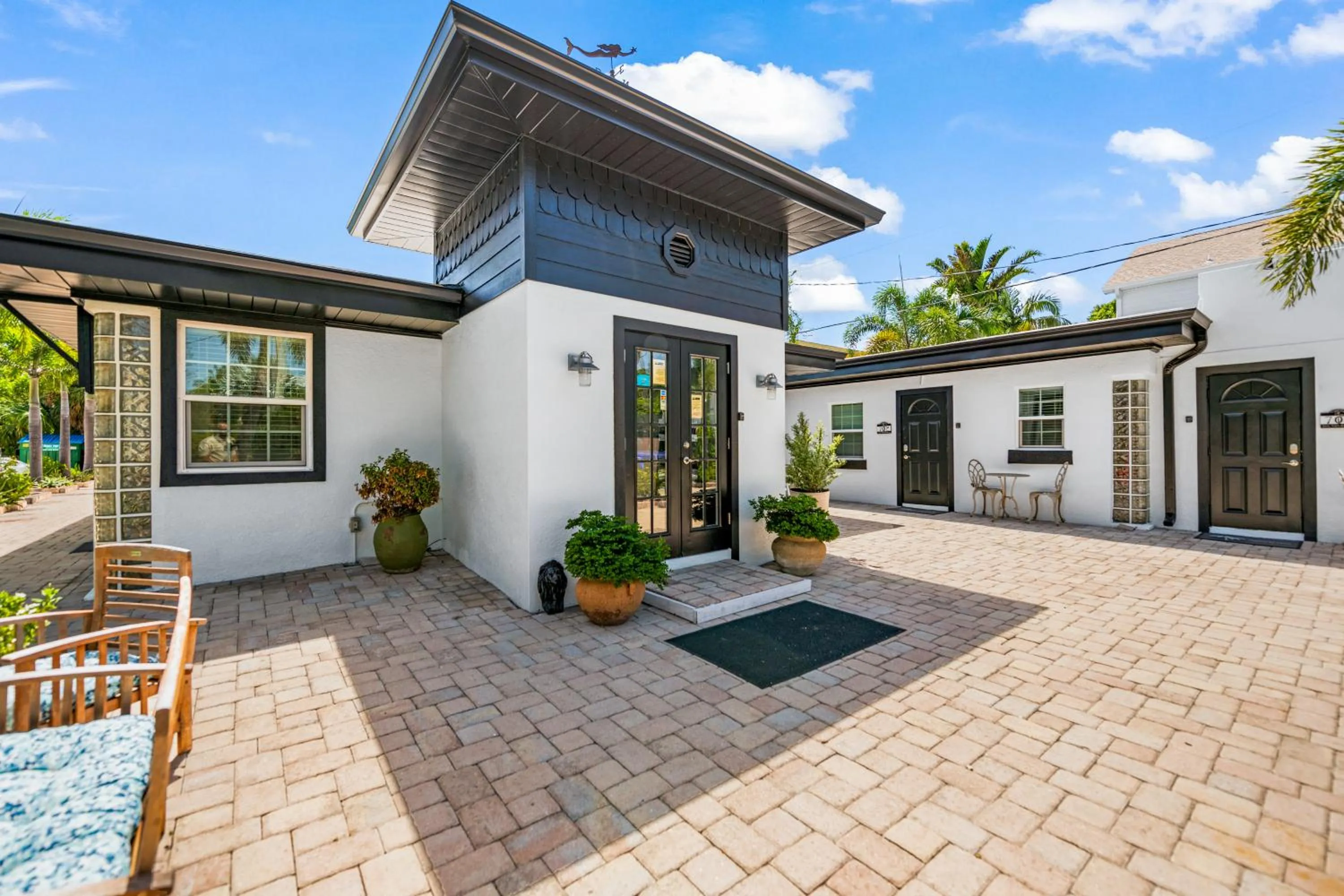 Property building in Haley's at Anna Maria Island Inn