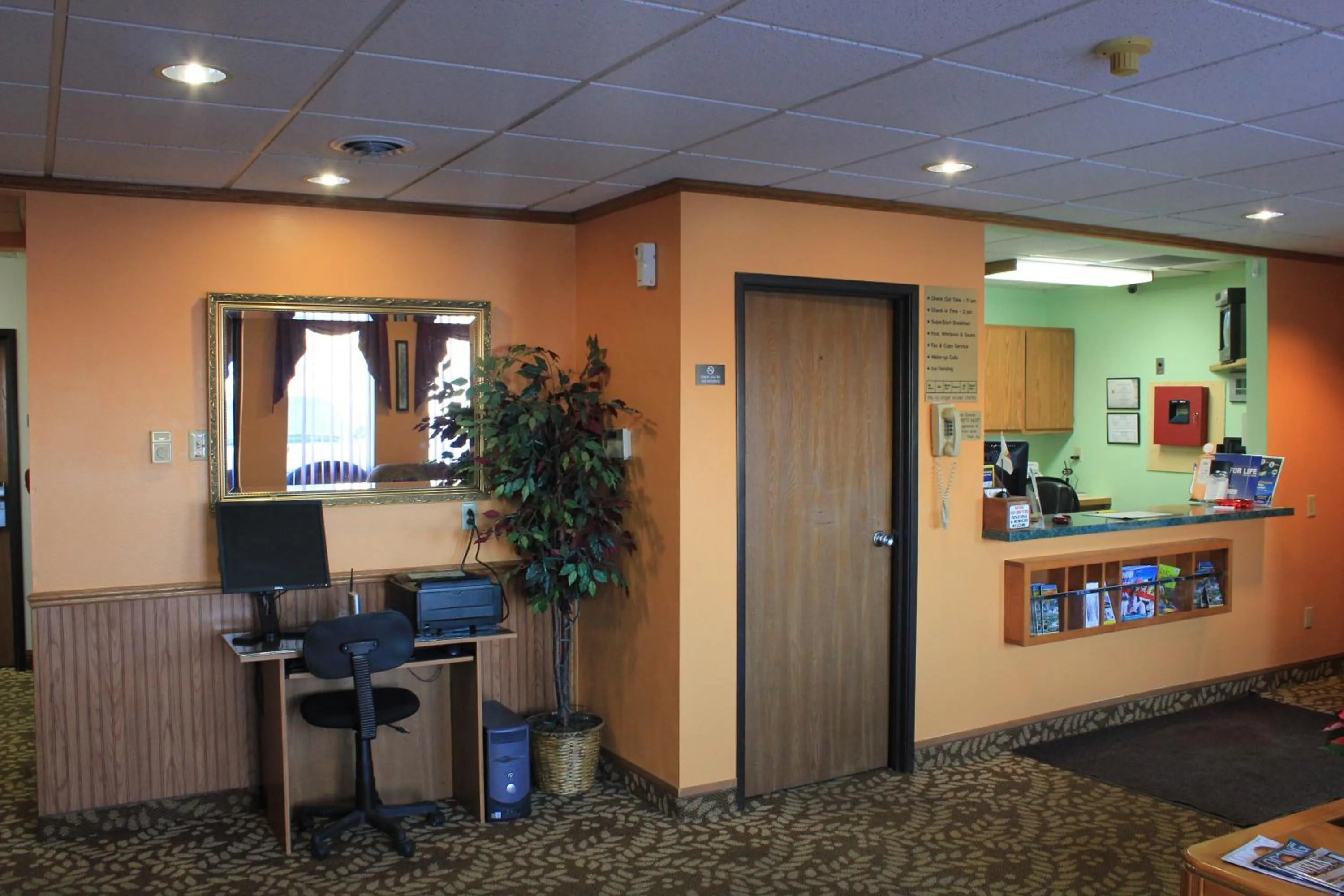 Lobby or reception in Super 8 by Wyndham Antigo