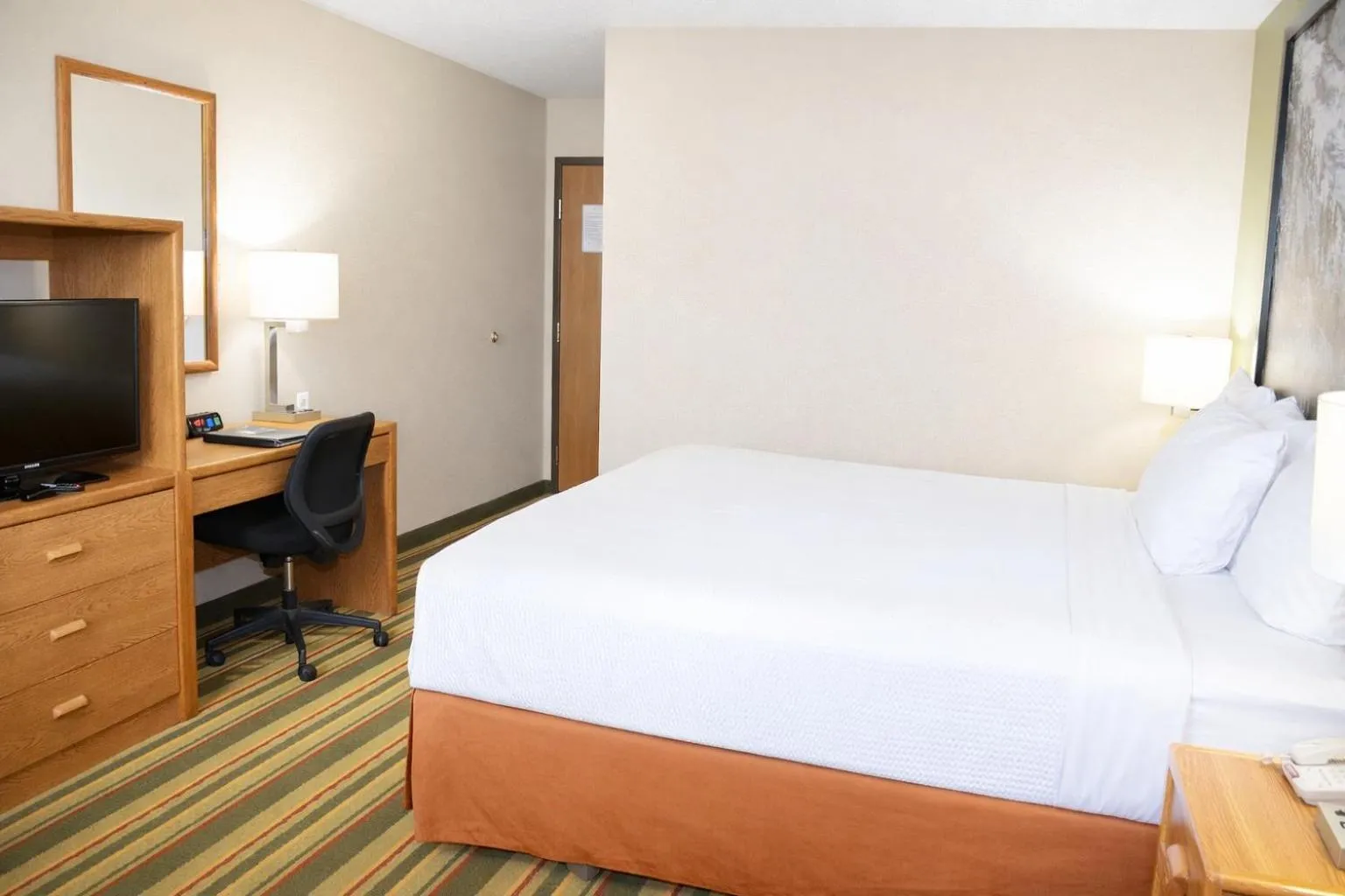 Bedroom, Bed in Super 8 by Wyndham Antigo