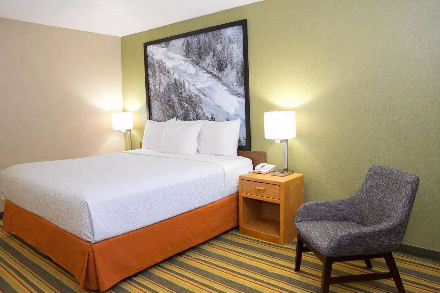 Bedroom, Bed in Super 8 by Wyndham Antigo