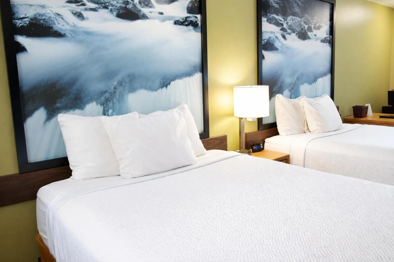 Bedroom, Bed in Super 8 by Wyndham Antigo