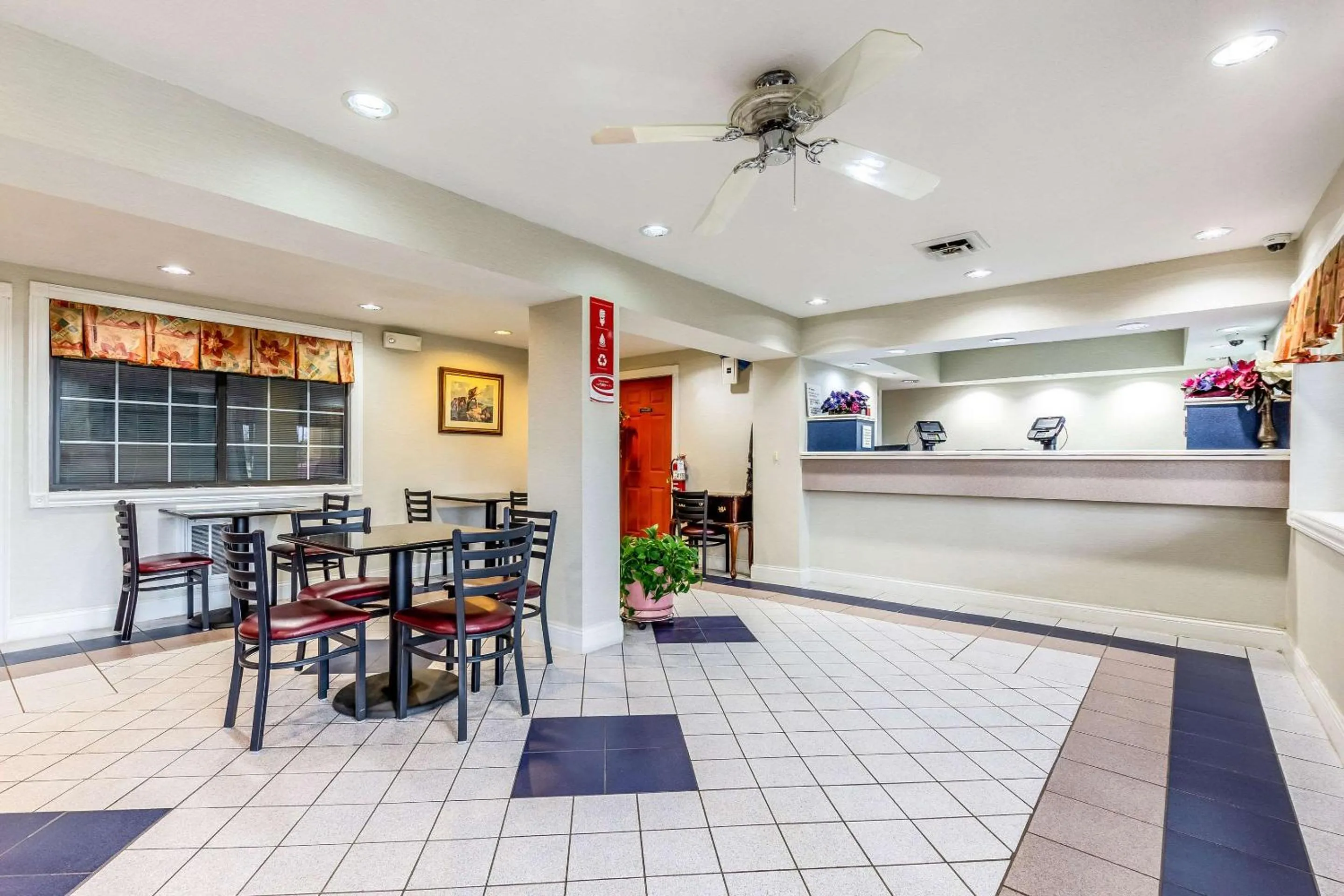 Lobby or reception in Econo Lodge Berea