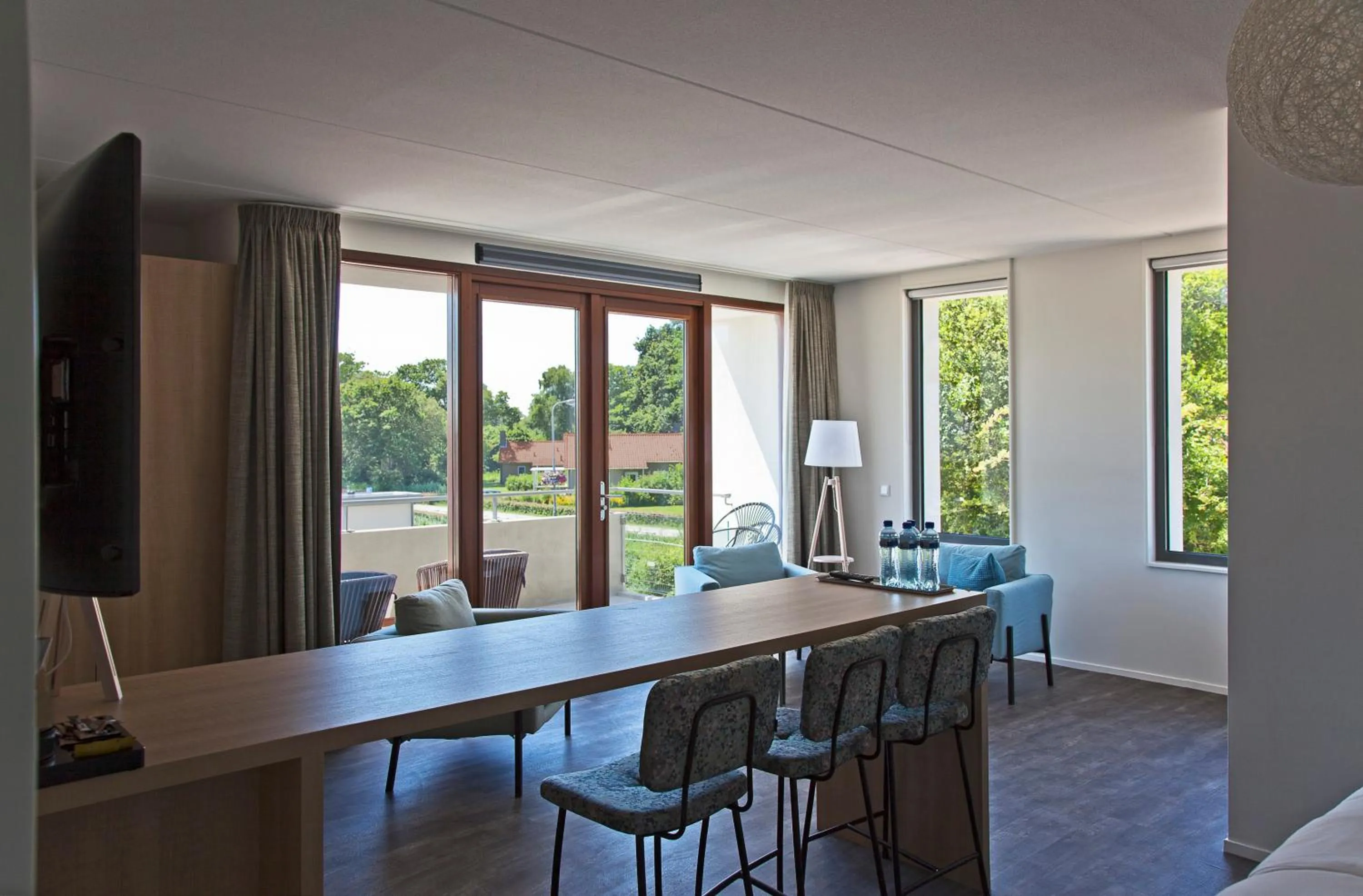 Communal lounge/ TV room in Strandhotel Duinoord