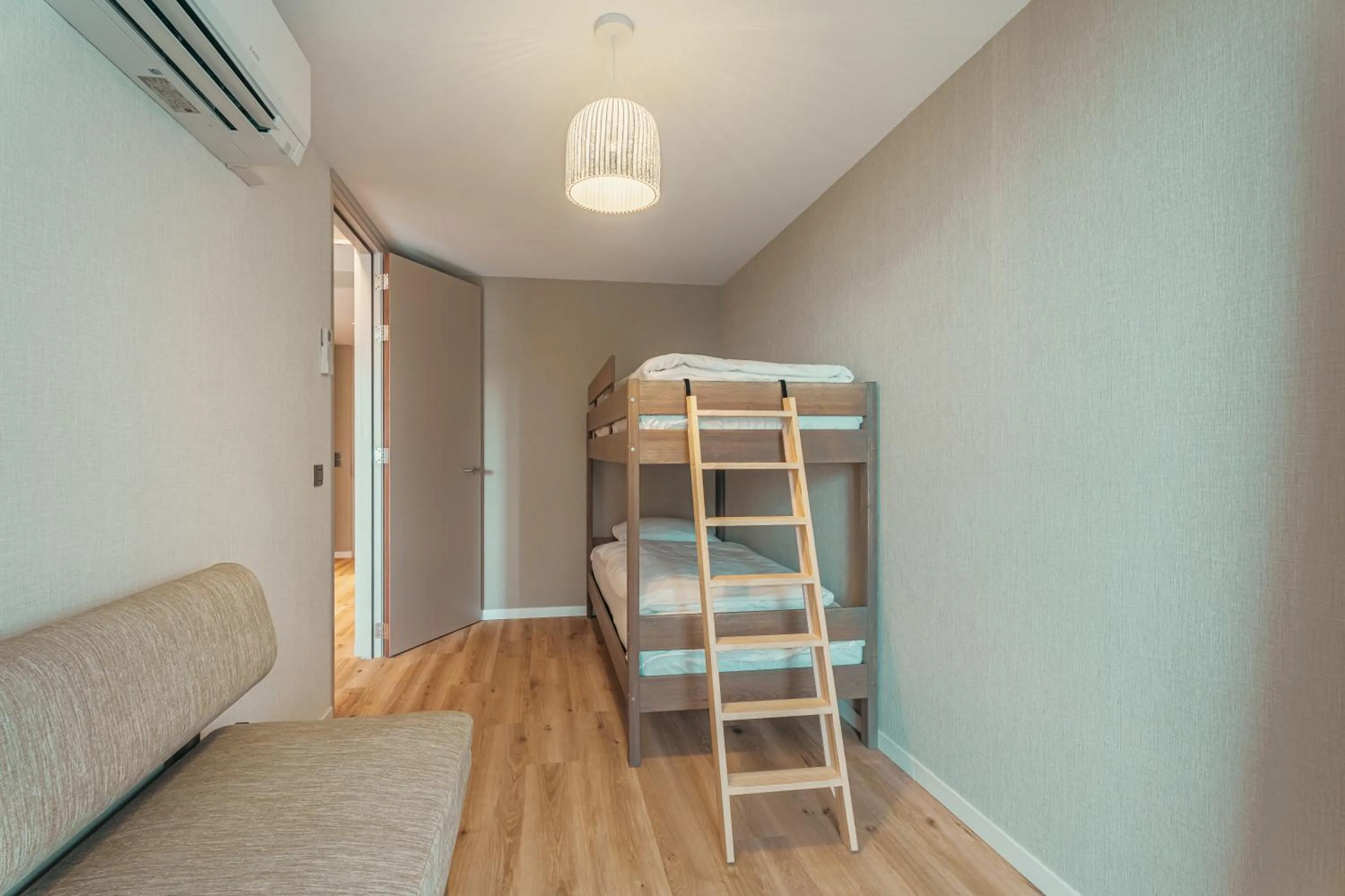 Bedroom, Bed in Strandhotel Duinoord