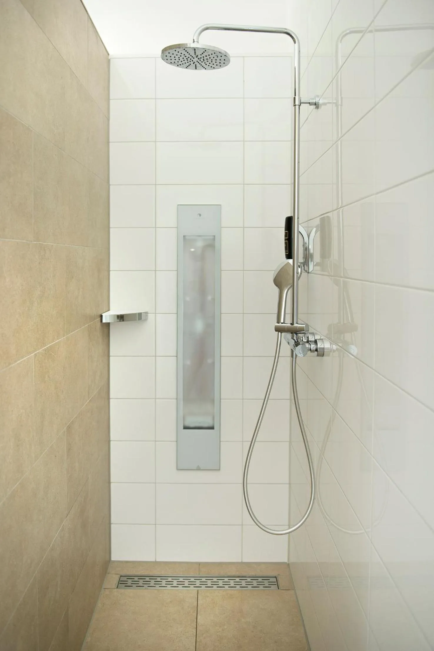 Shower in Strandhotel Duinoord