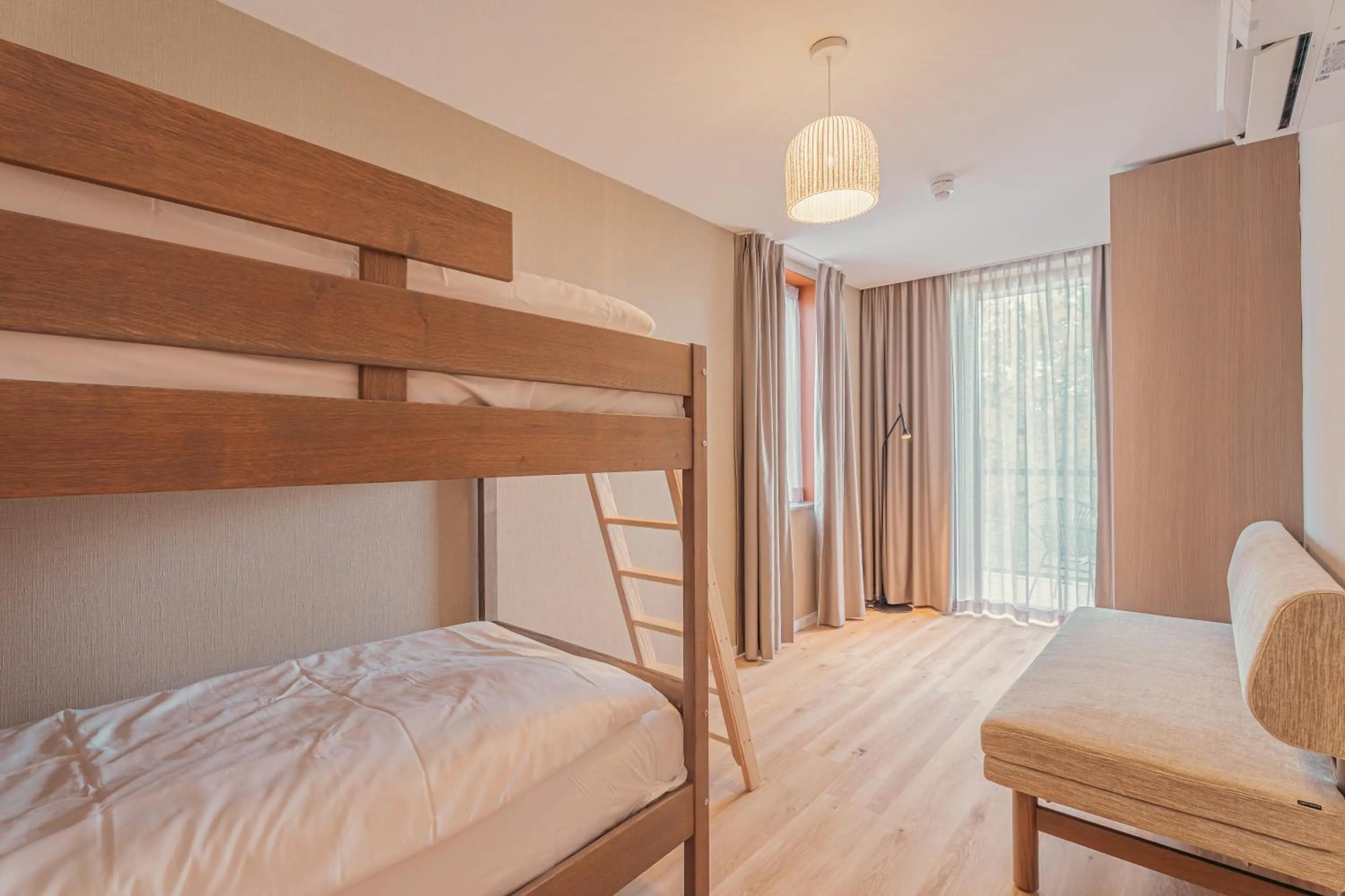 Bedroom, Bed in Strandhotel Duinoord