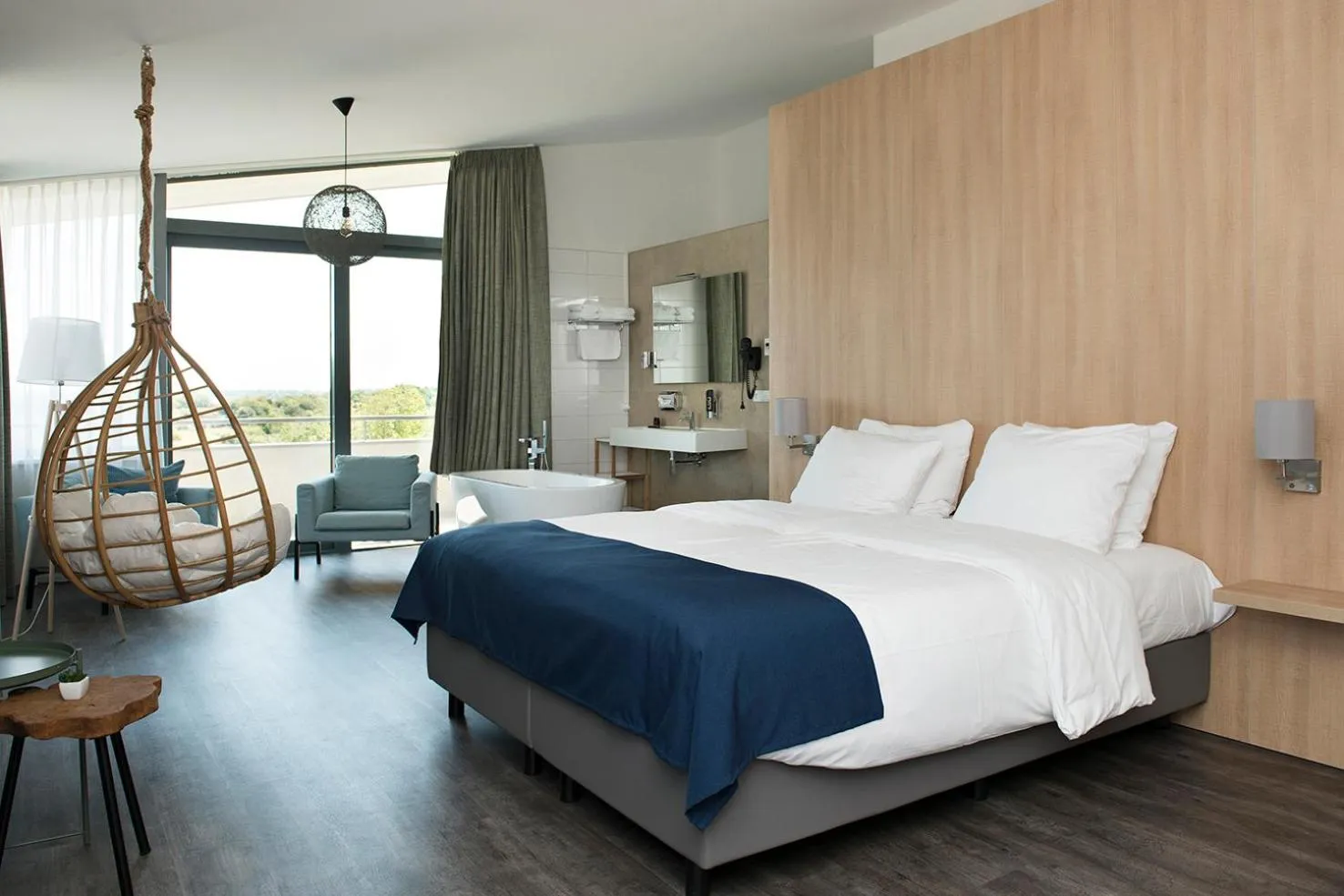 Bed in Strandhotel Duinoord