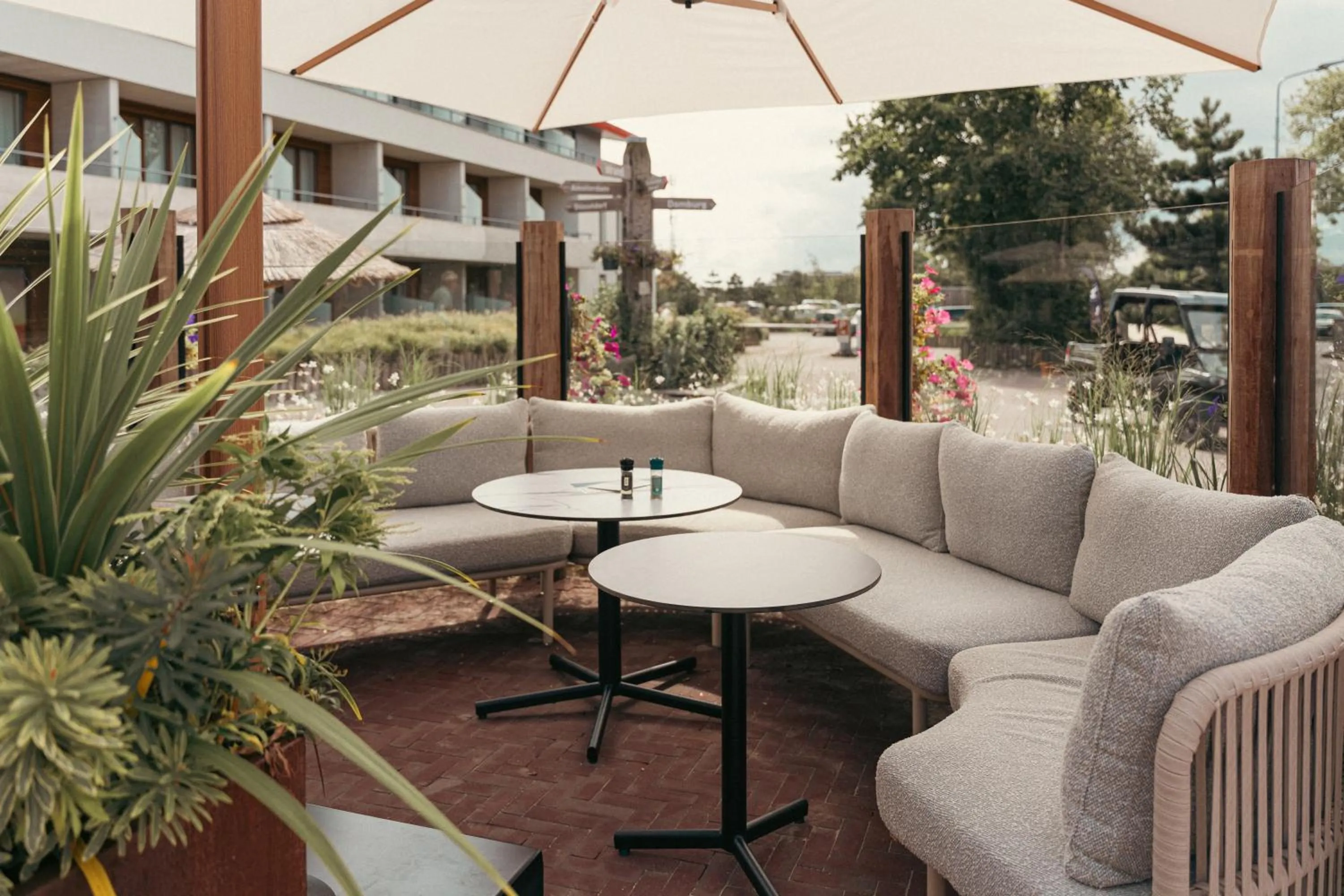 Restaurant/places to eat in Strandhotel Duinoord