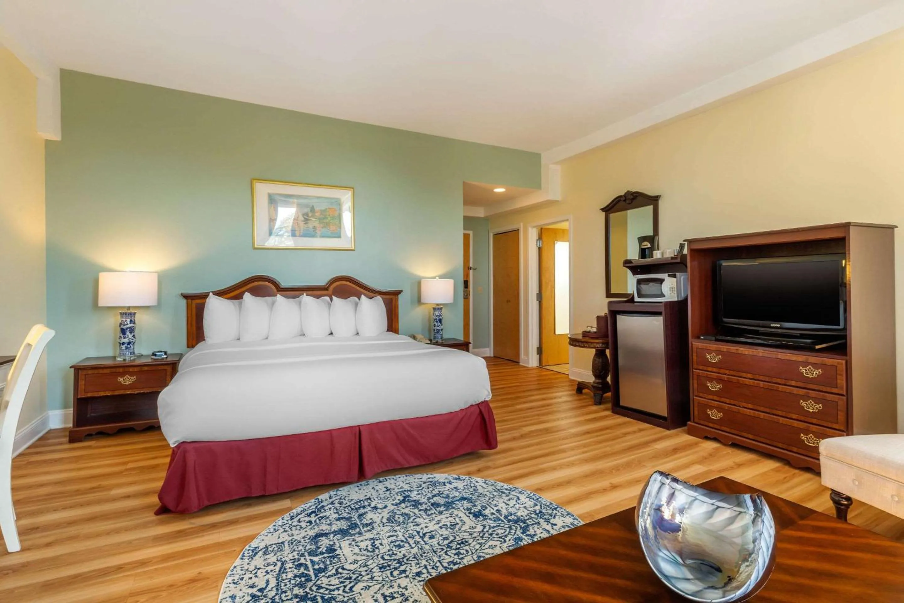 Bed in The Carriage House Inn Newport