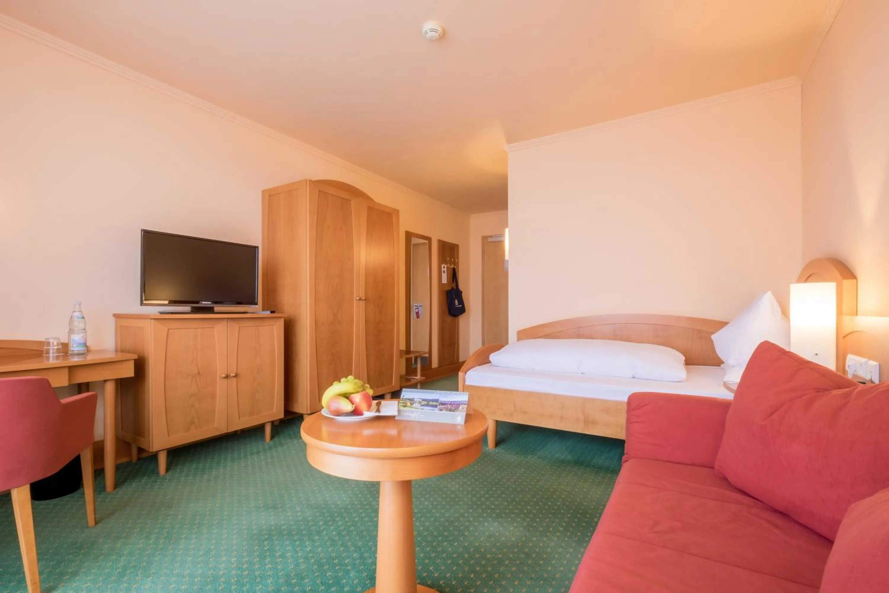 Photo of the whole room, Bed in Gesundheitshotel Weißenstadt am See