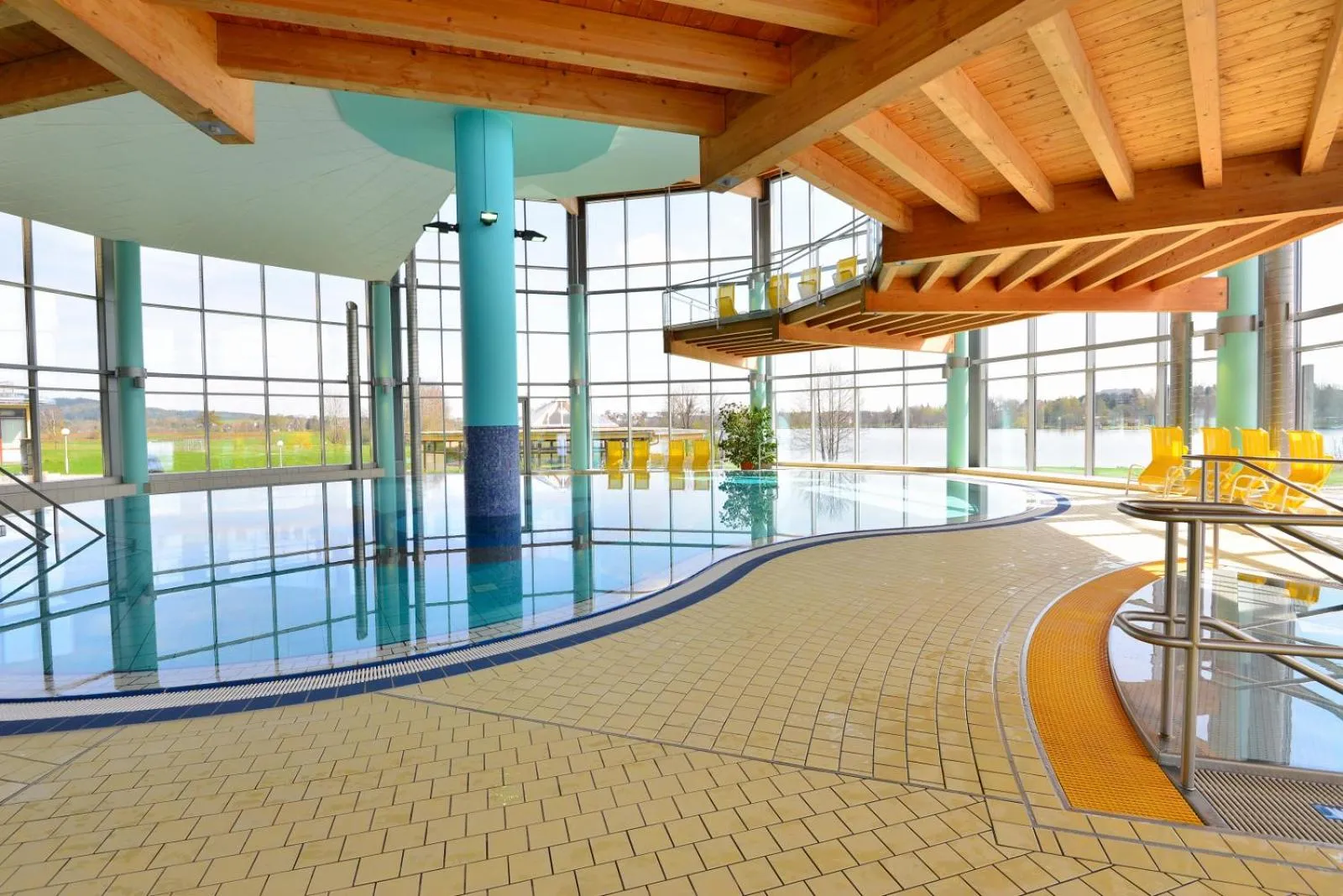 Swimming pool in Gesundheitshotel Weißenstadt am See