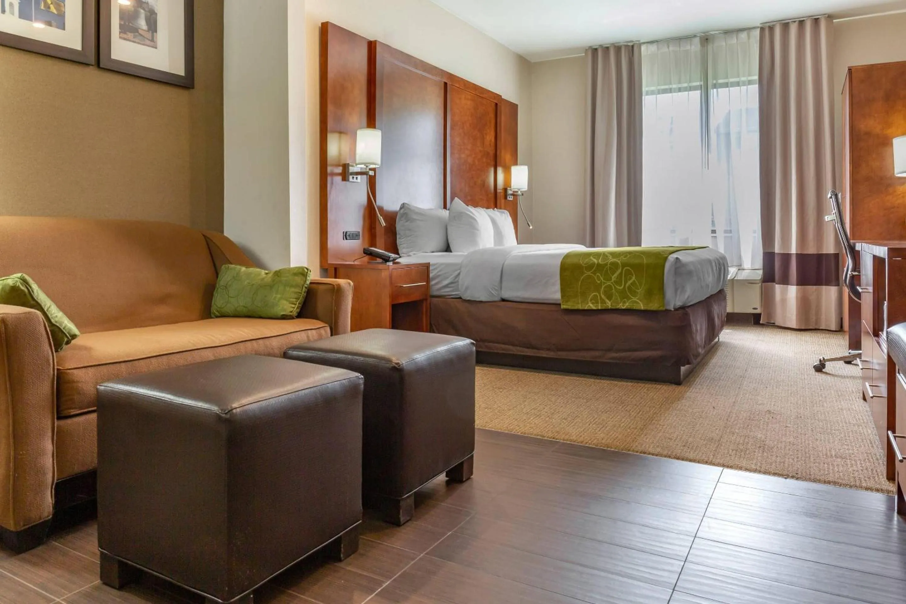 Bedroom, Bed in Comfort Suites Dover University Area