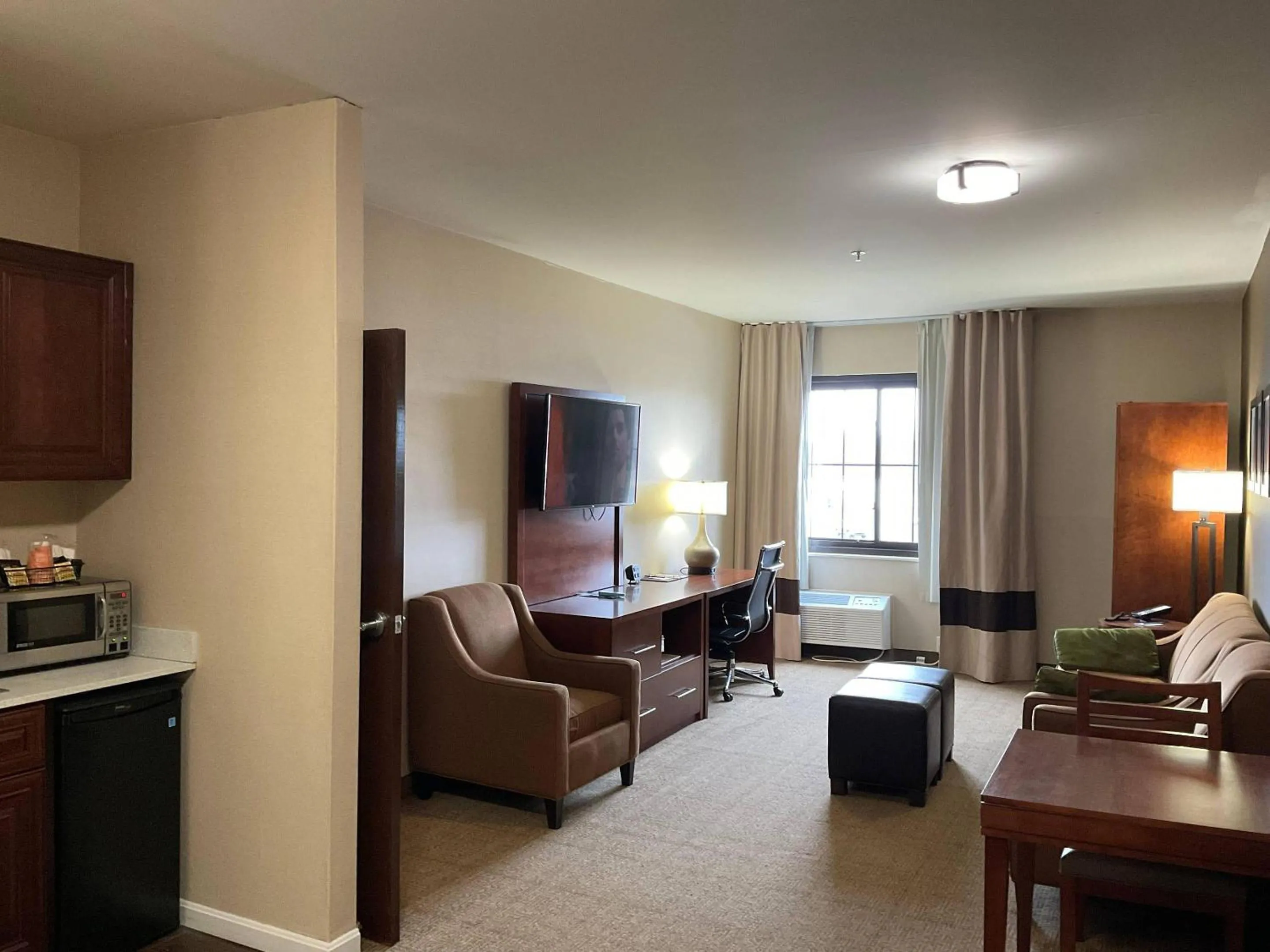 Bedroom in Comfort Suites Dover University Area