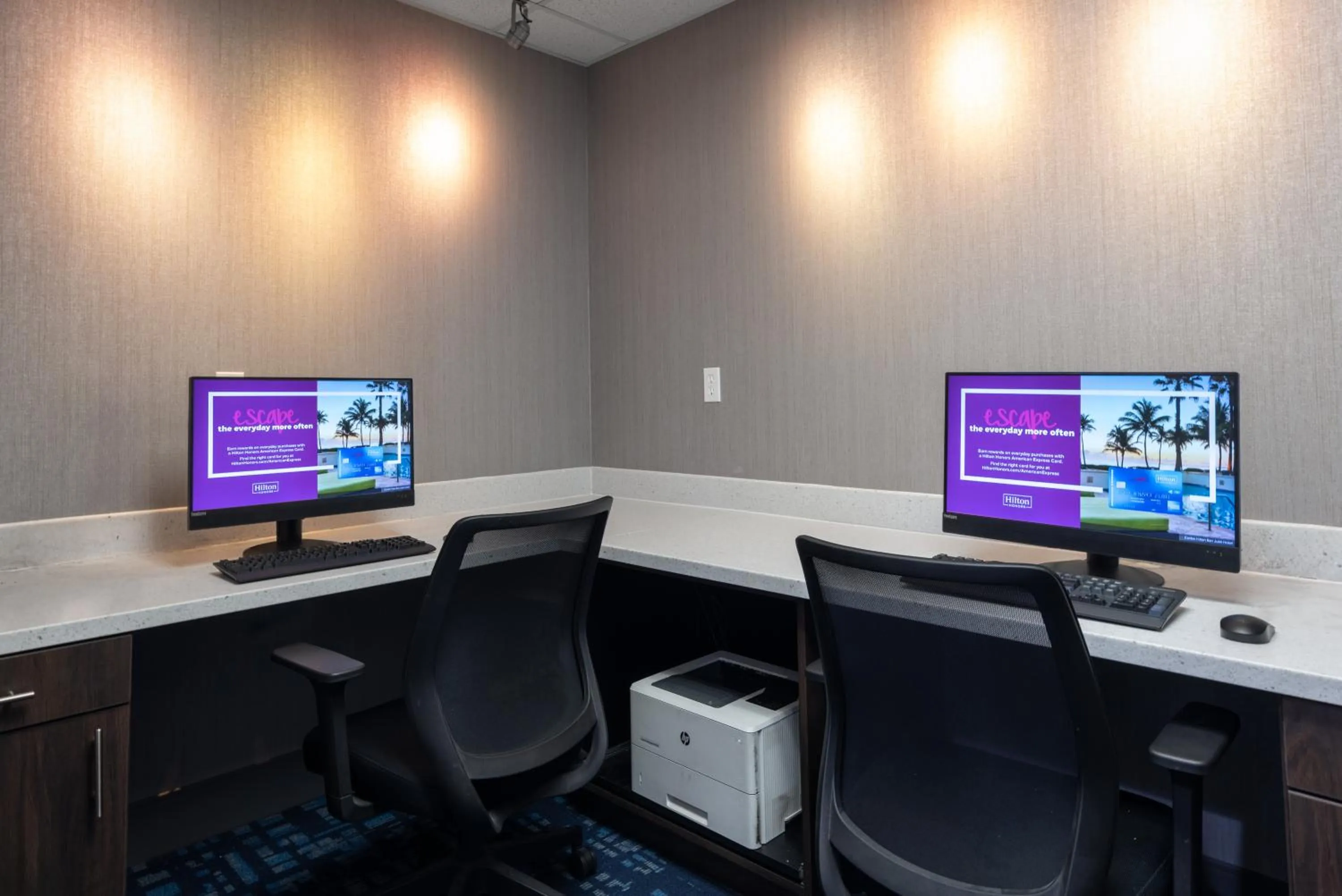 Business facilities in Hampton Inn & Suites Manteca