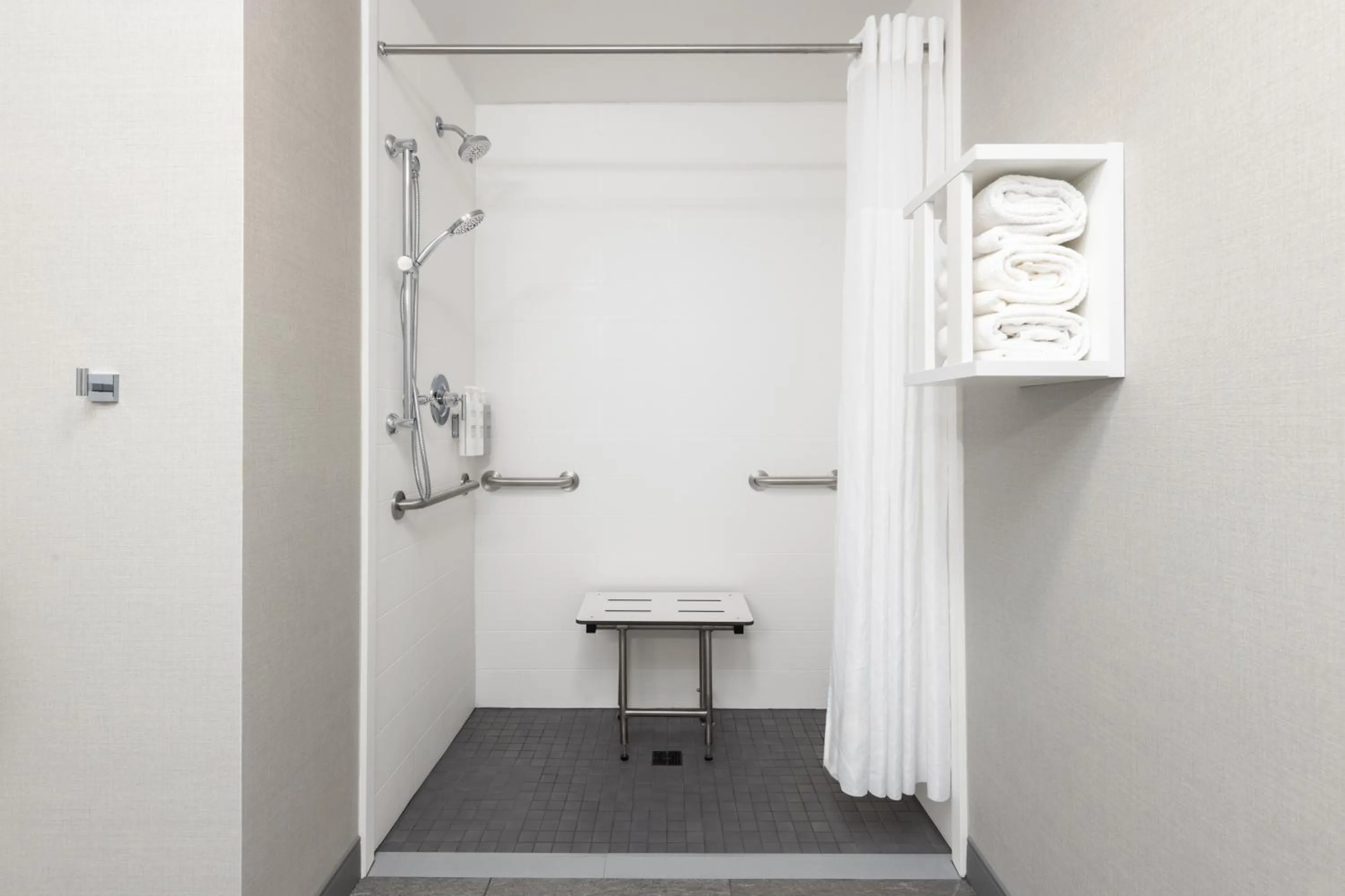 Shower in Hampton Inn & Suites Manteca