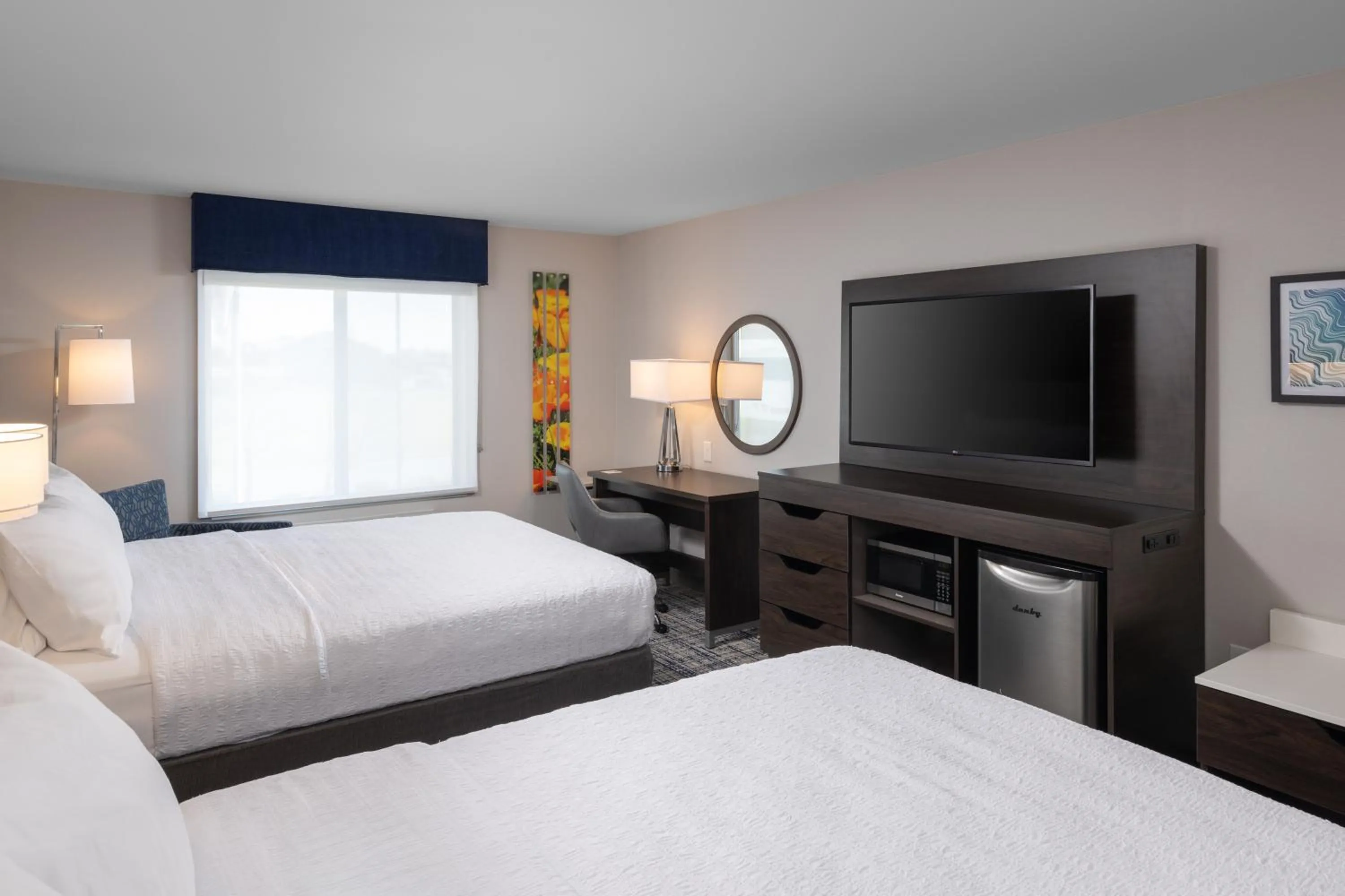 Bed in Hampton Inn & Suites Manteca