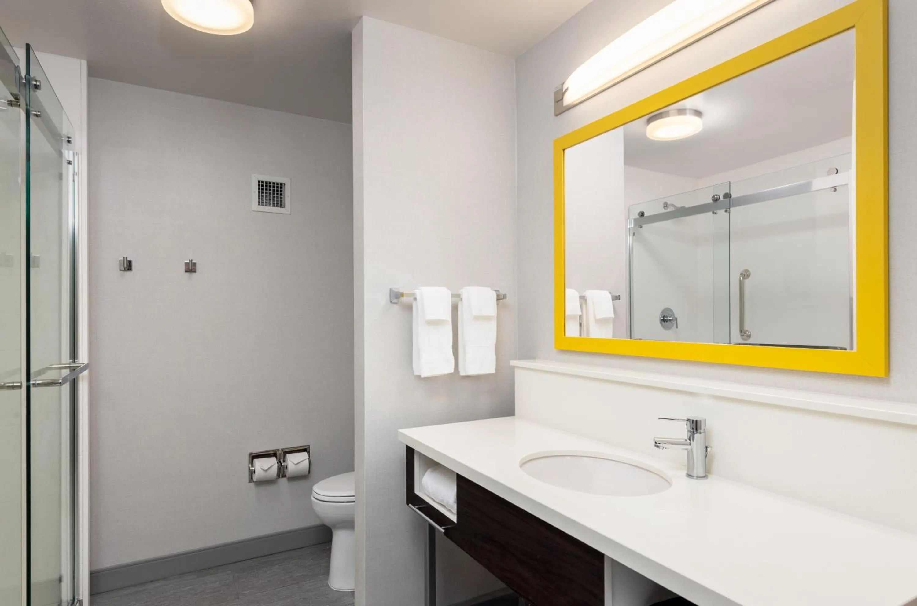 Shower in Hampton Inn & Suites Manteca