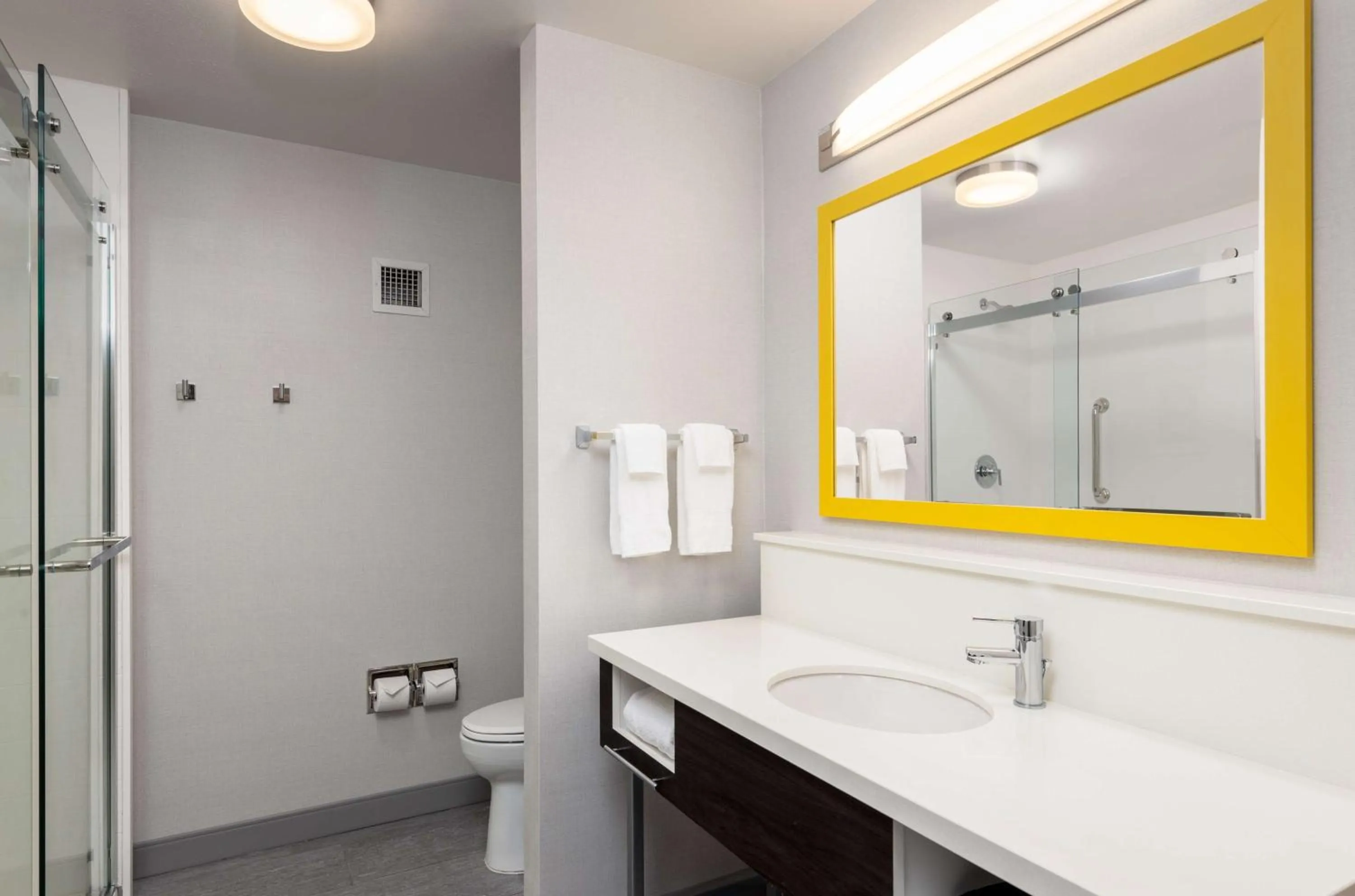 Bathroom in Hampton Inn & Suites Manteca