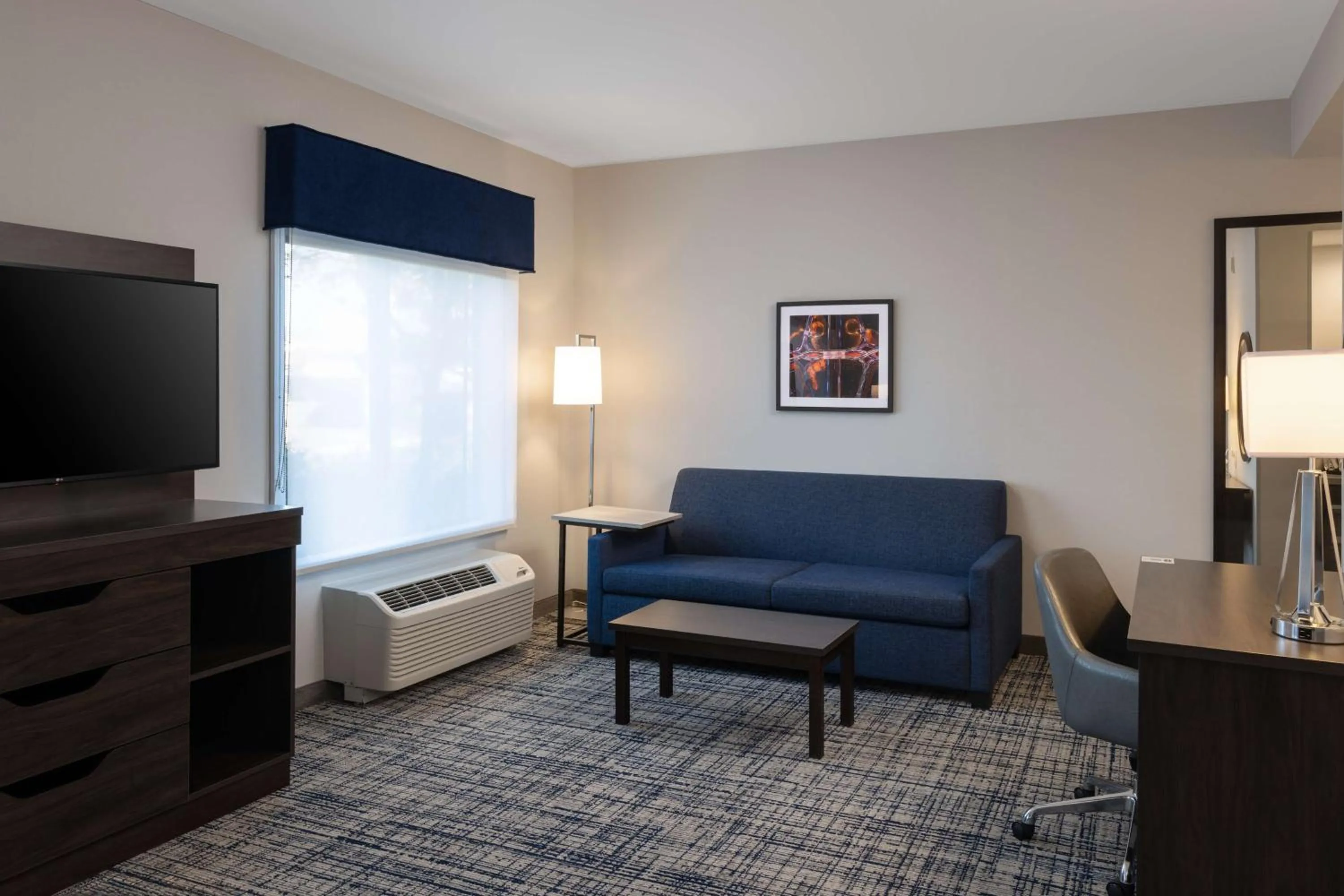 Bedroom, Bed in Hampton Inn & Suites Manteca