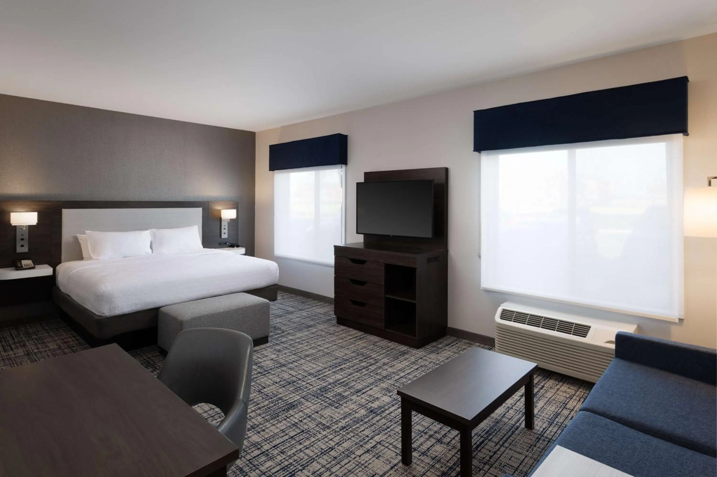 Bedroom, Bed in Hampton Inn & Suites Manteca