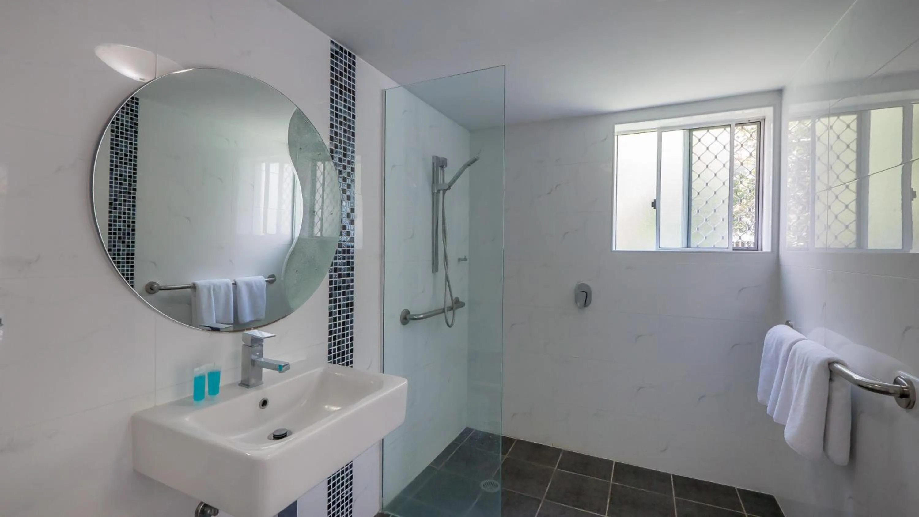 Shower in Santa Anne By The Sea