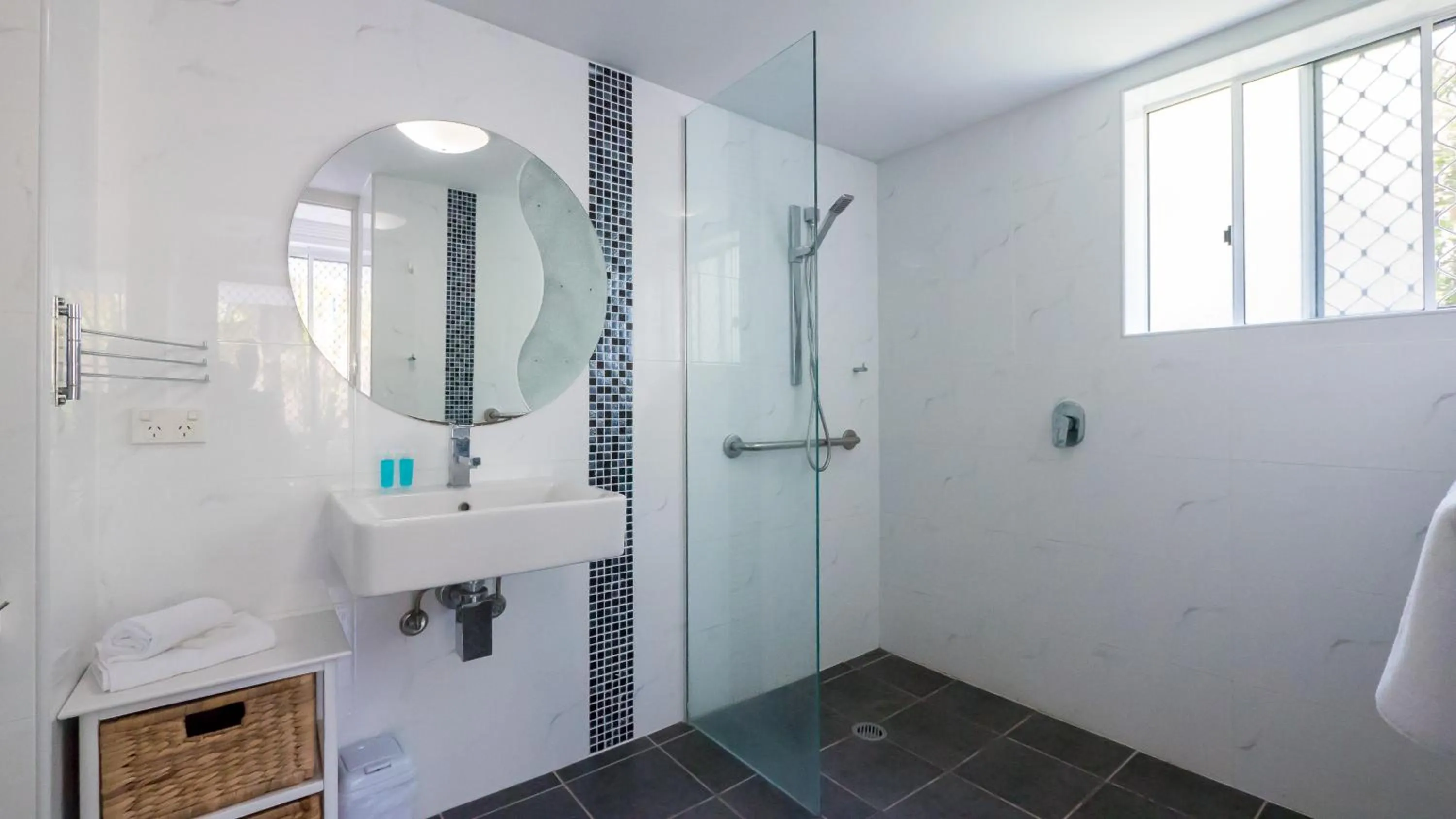 Shower in Santa Anne By The Sea