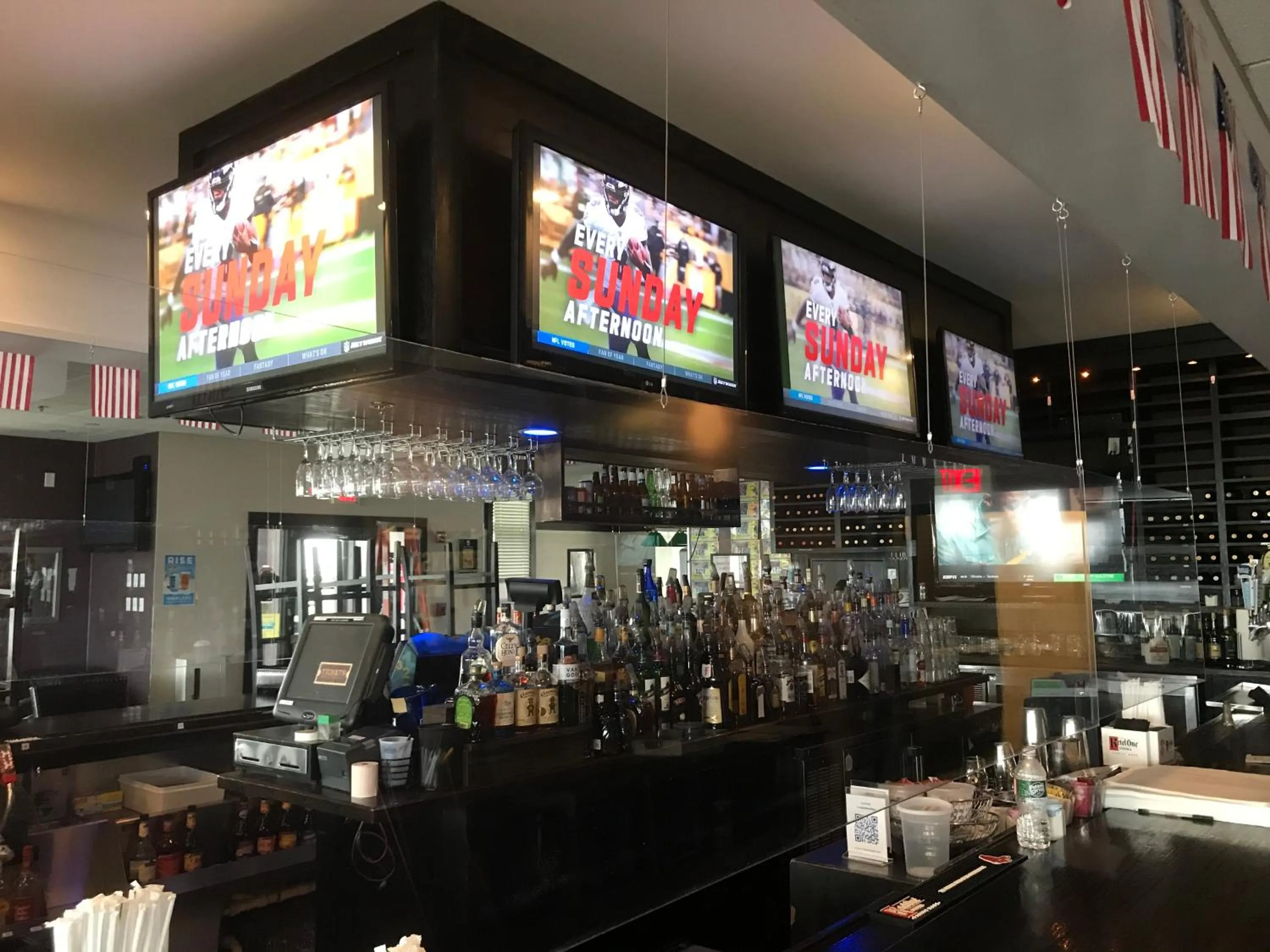 Restaurant/places to eat in Atlantic Beach Hotel Newport