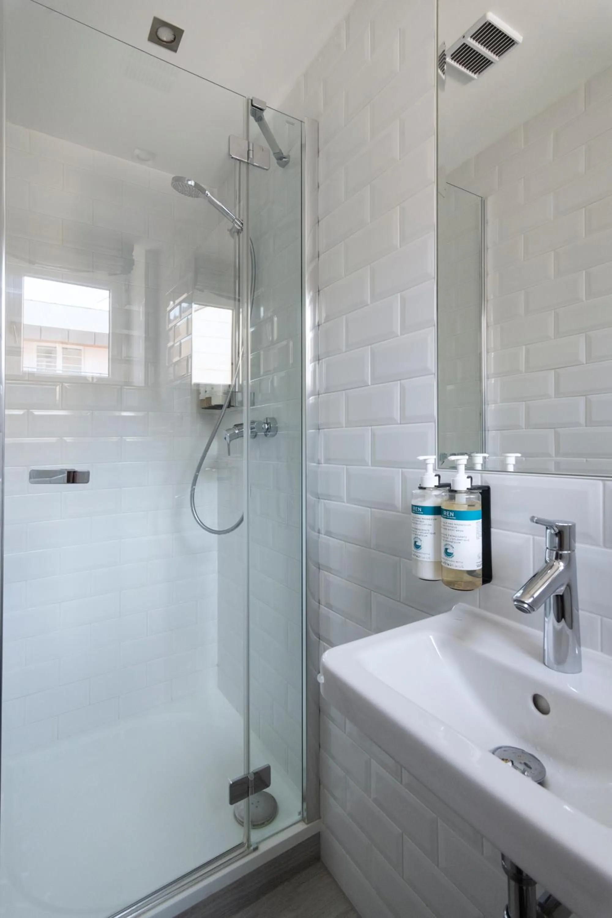 Bathroom in Numa Prague Root