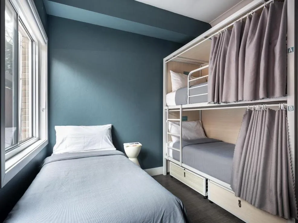 Bedroom, Bed in Manly Backpackers