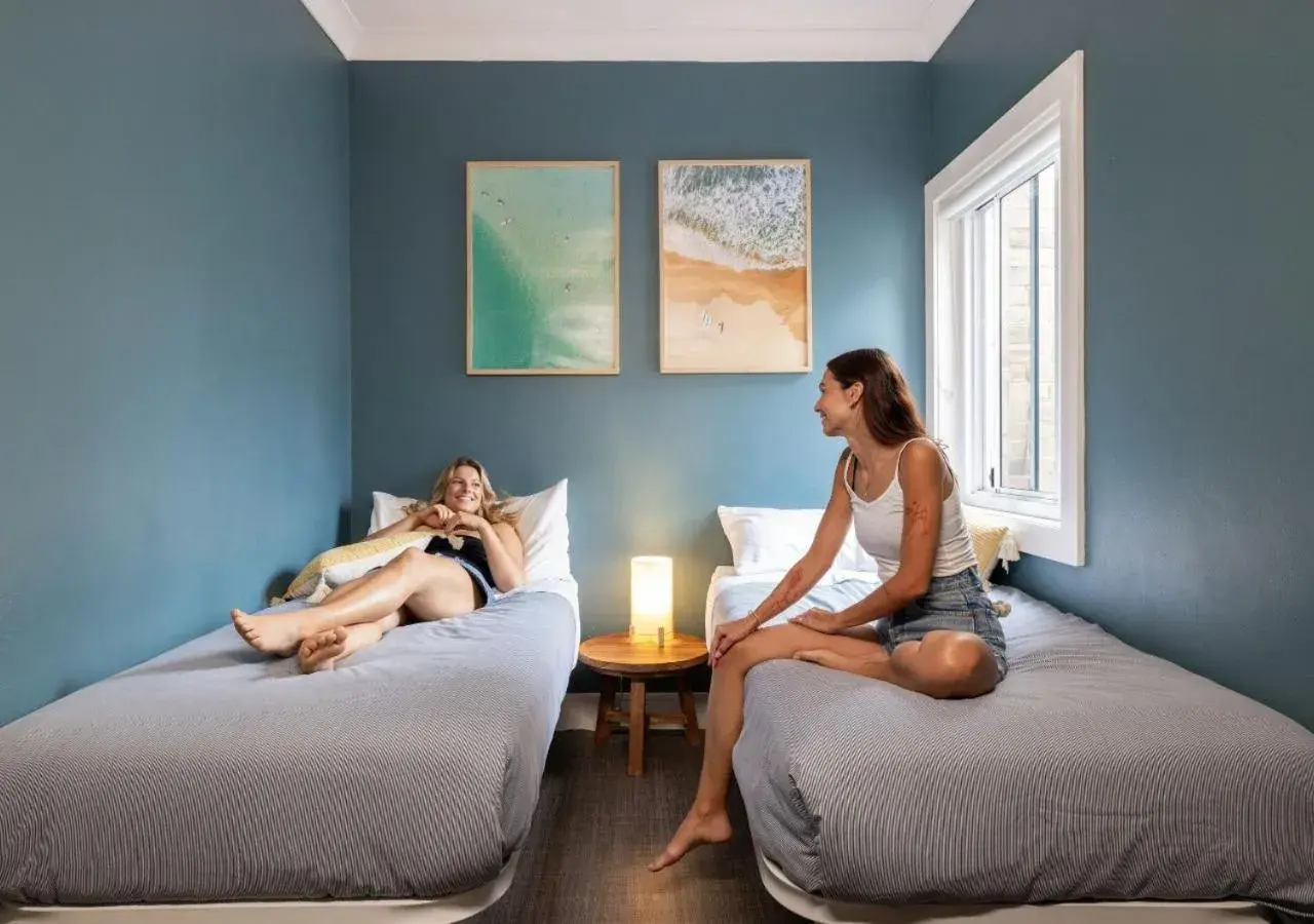 Twin Room with Shared Bathroom in Stoke Beach House Twin Room with Shared Bathroom in Stoke Beach House