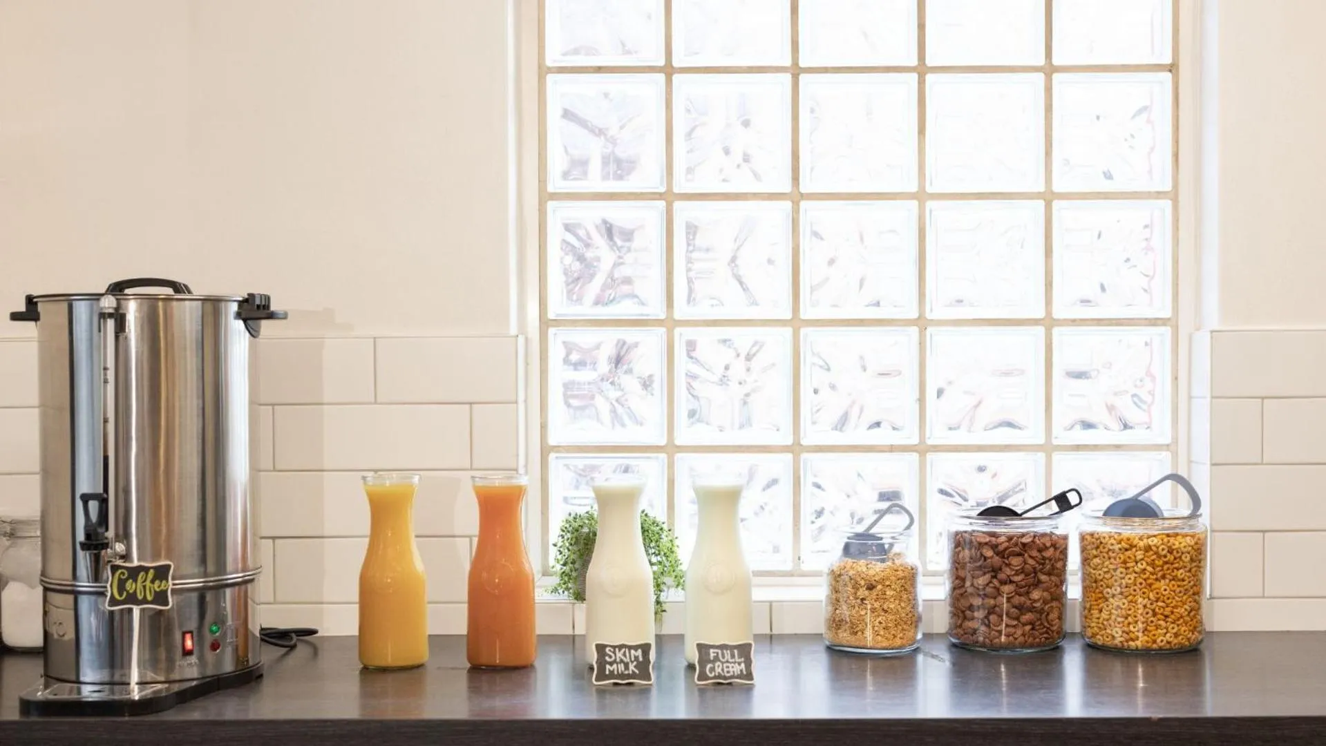 Breakfast in Stoke Beach House