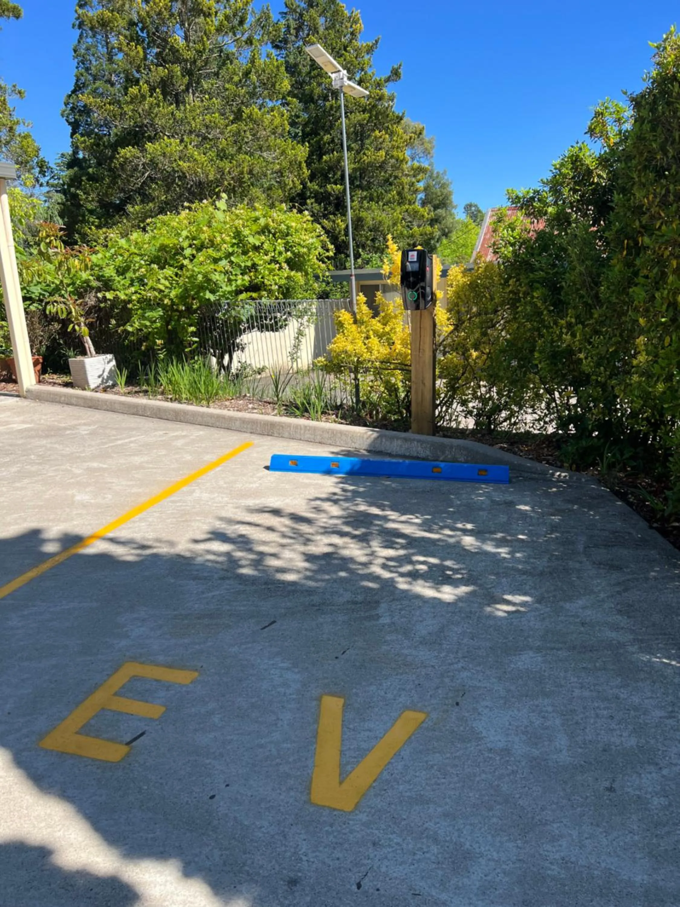 Property building in High Mountains Motor Inn