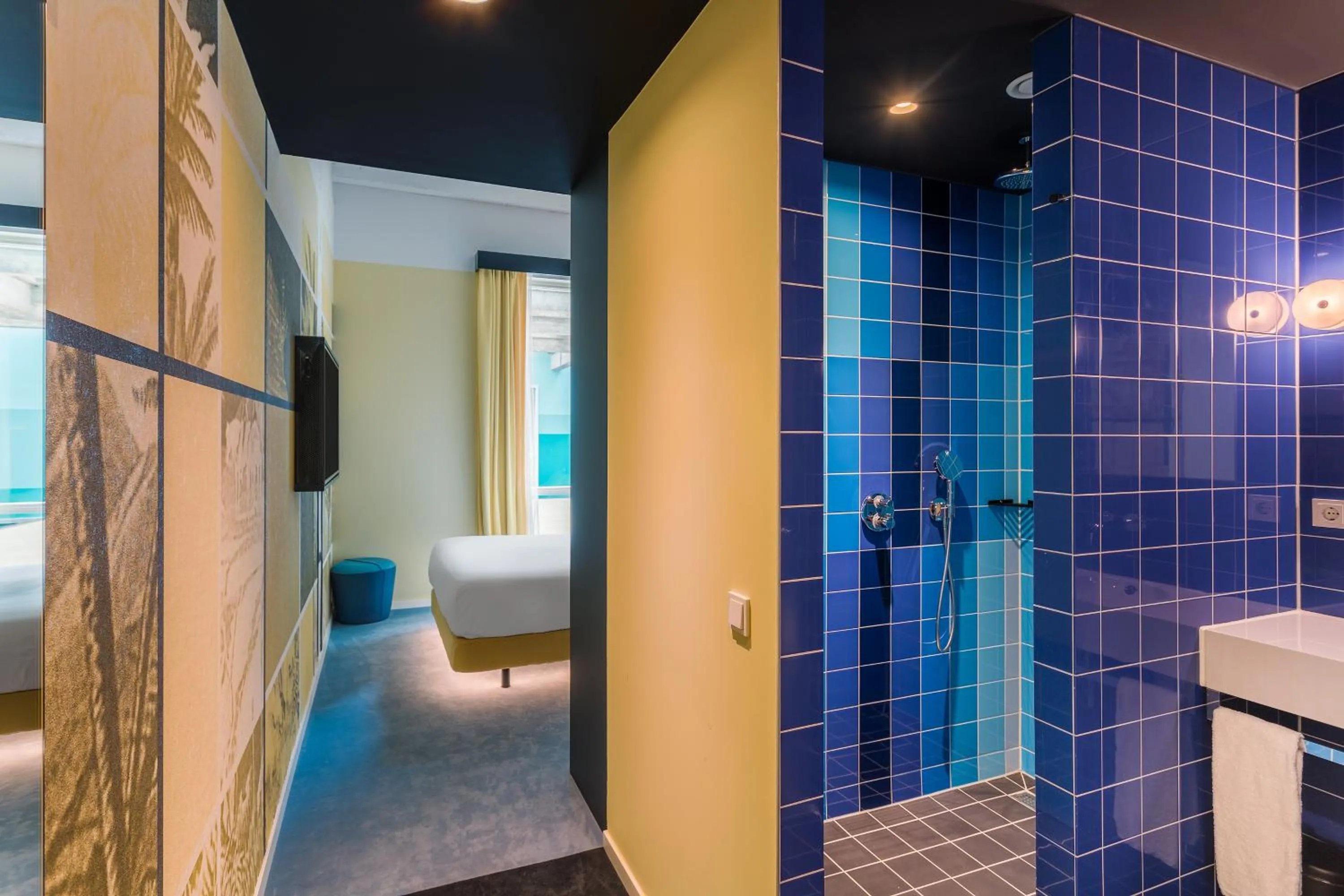 Bathroom, Bed in Room Mate Bruno, Rotterdam