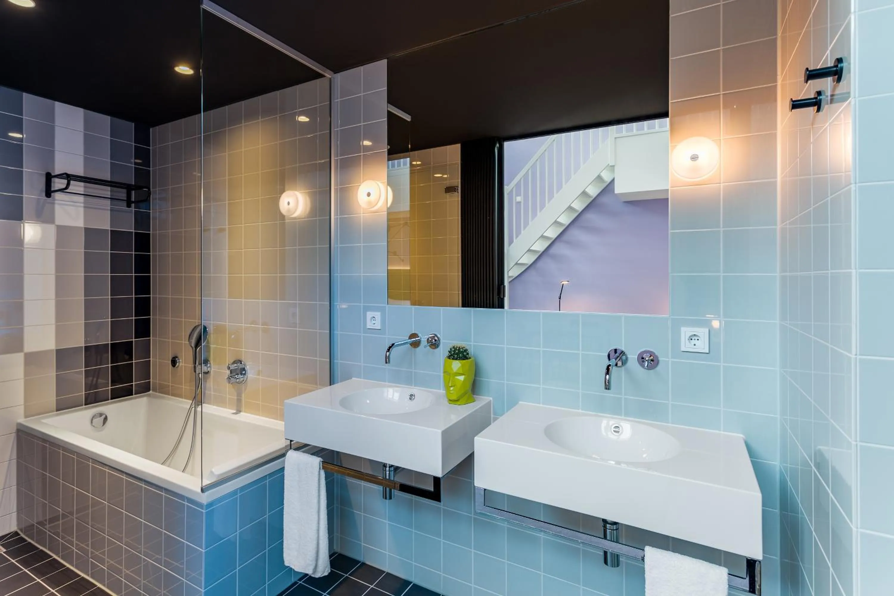 Hot Tub in Room Mate Bruno, Rotterdam