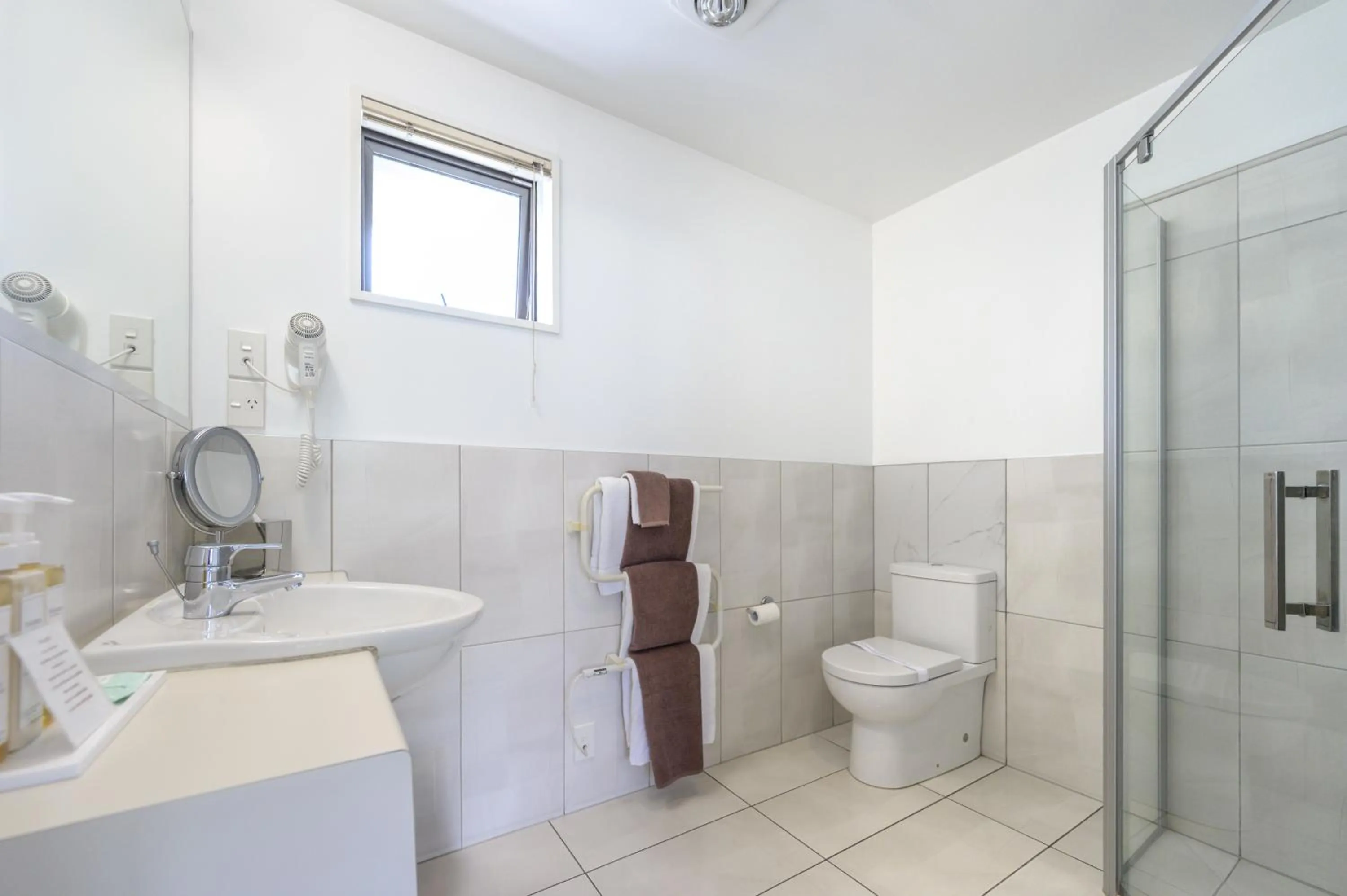 Shower in Palazzo Motor Lodge