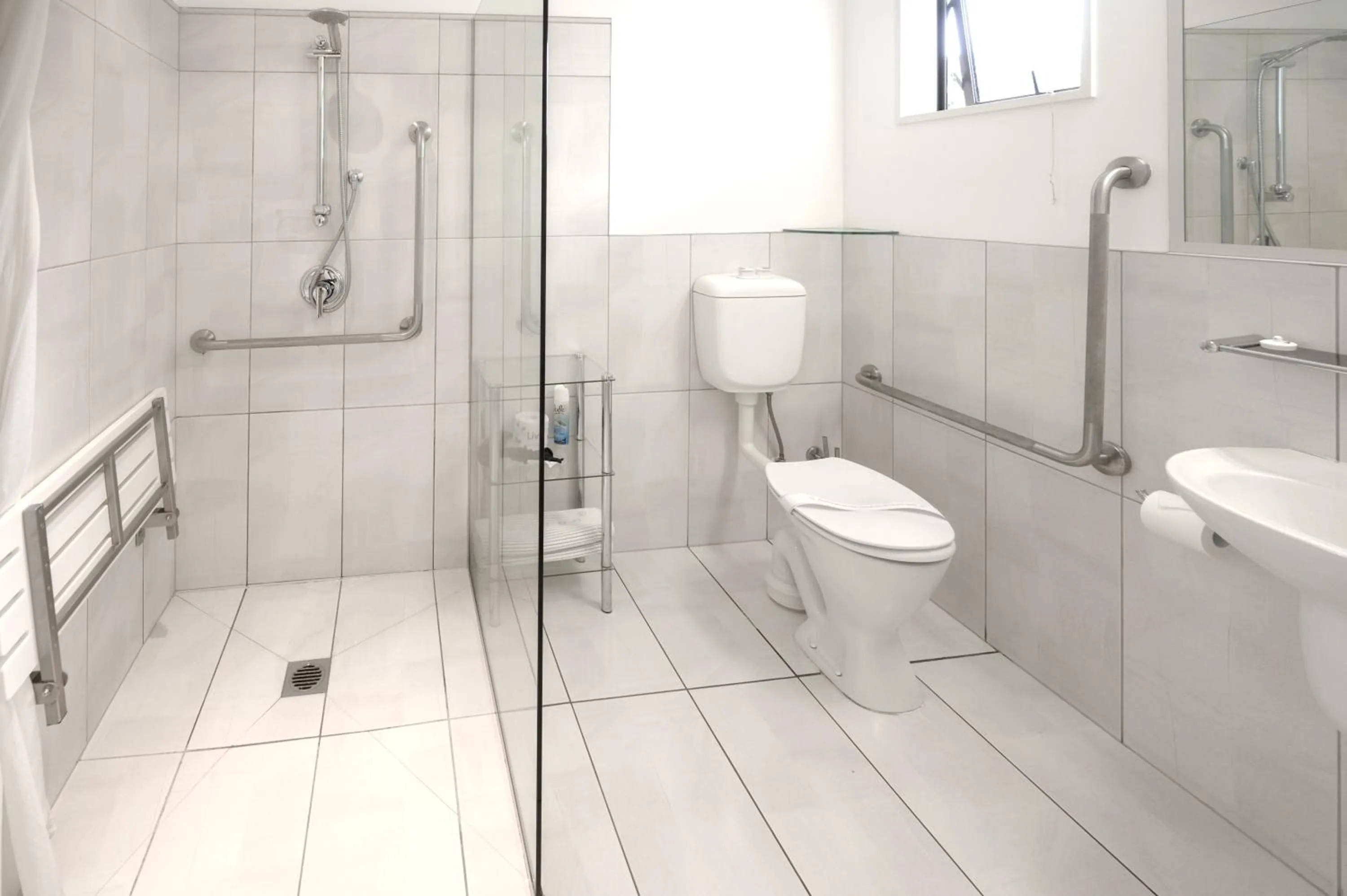 Shower in Palazzo Motor Lodge